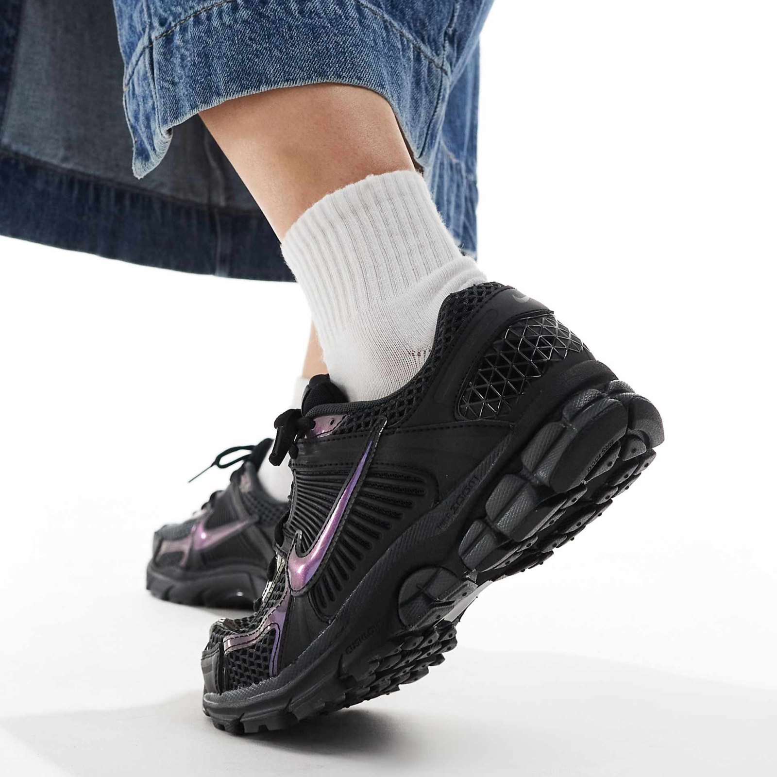 Дамски маратонки Nike Zoom Vomero 5 Women Sneaker IB4397-001 Heel View