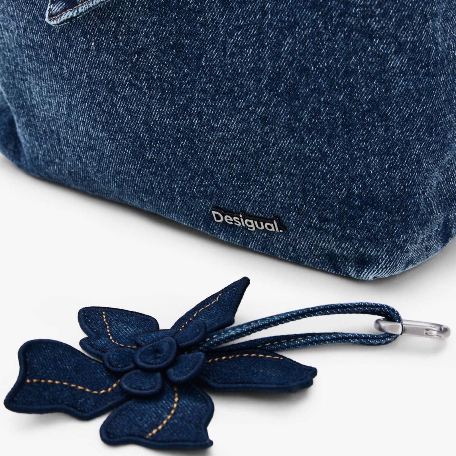 Дамска дънкова раница Desigual Women Denim Rucksack 26SAKD03 5008 Close-Up