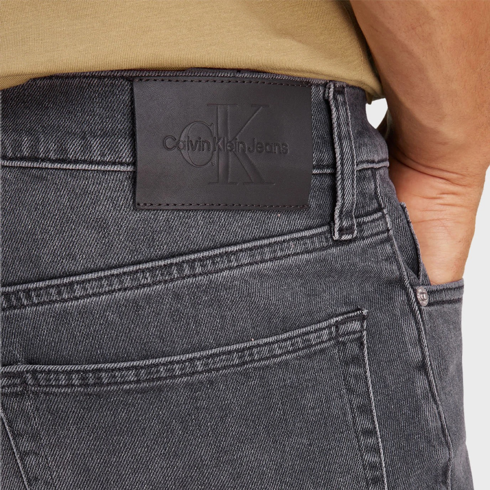 Мъжки дънкови къси панталони Calvin Klein Jeans Men Shorts J30J327515 1BZ Close-Up