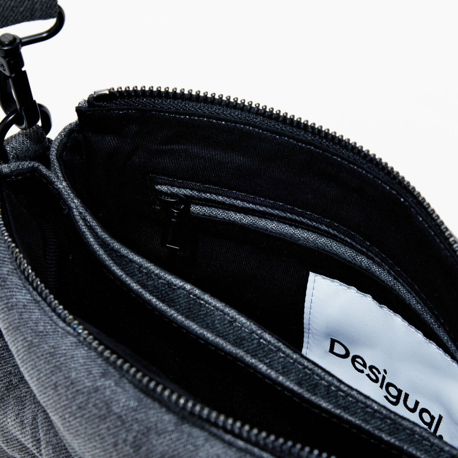 Дамска чанта Desigual Women Handbag 25WAXD08 2070 Inside View