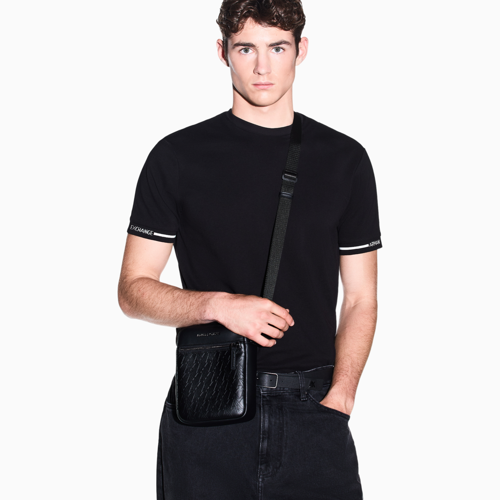 Мъжка чанта Armani Exchange Men Crossbody Bag XM003577 AF26662 UC001 Model View