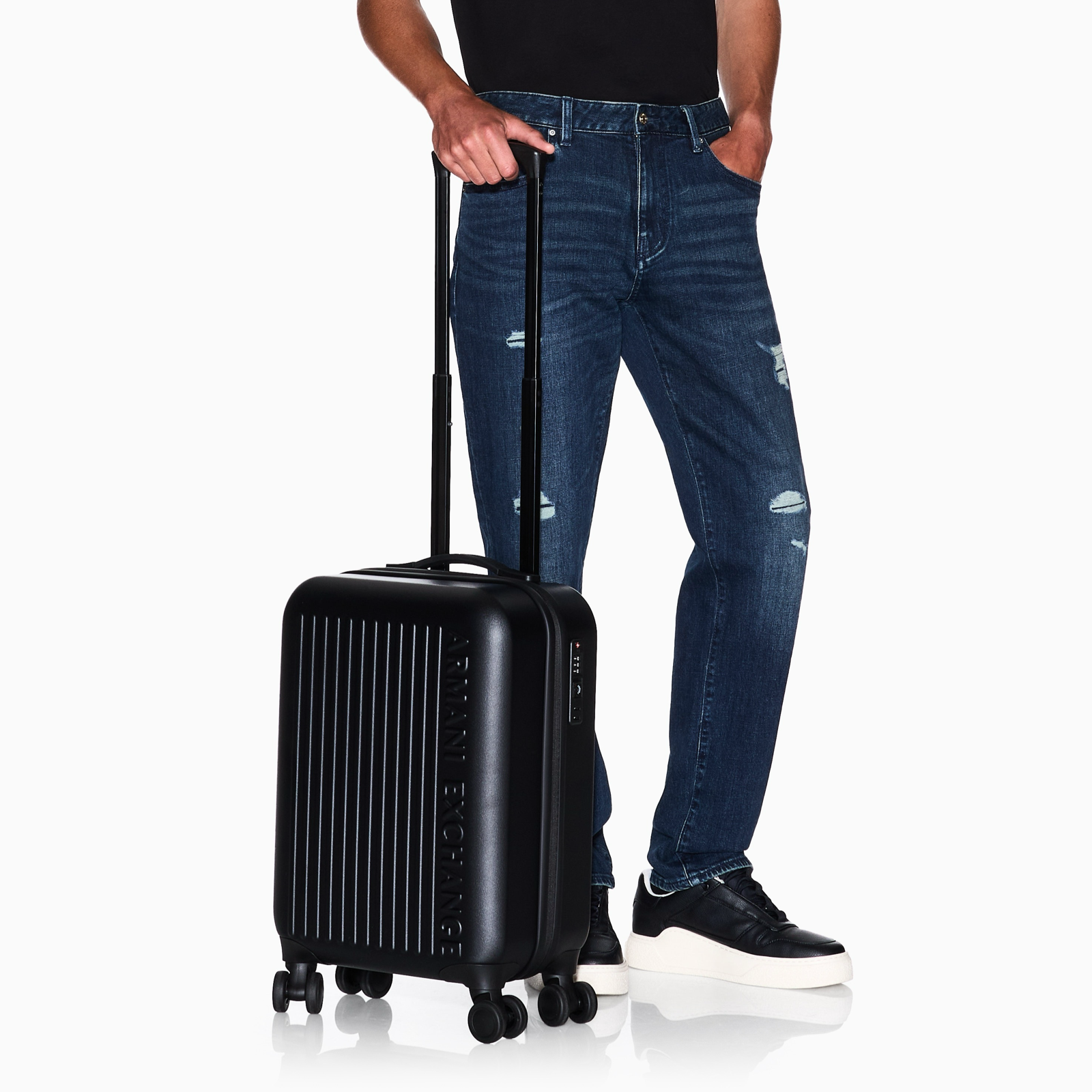 Куфър за пътуване Armani Exchange Men Trolley Suitcase XM000899 AF13793 UC001 Model View