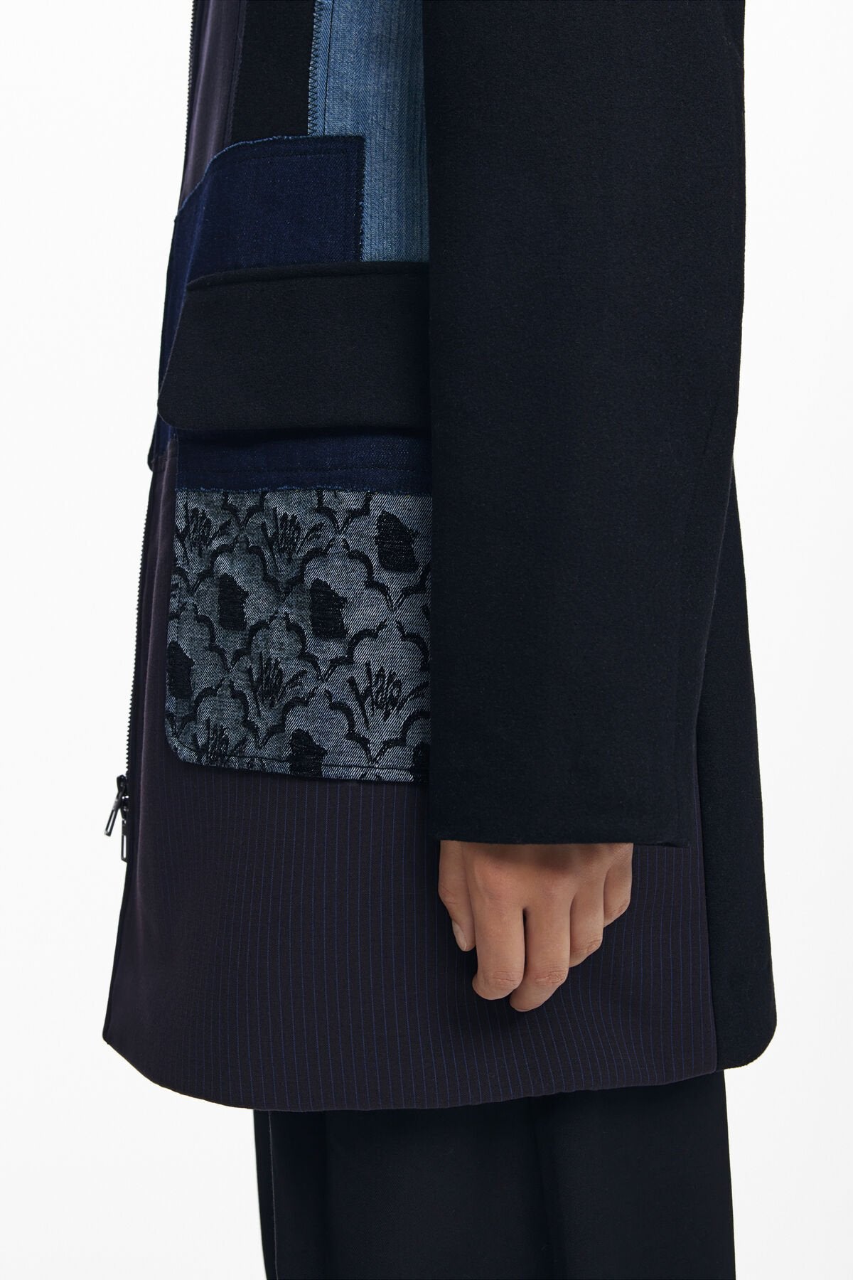 Дамско пачуърк палто Women’s patchwork coat Desigual 25WWEW462000 detail view