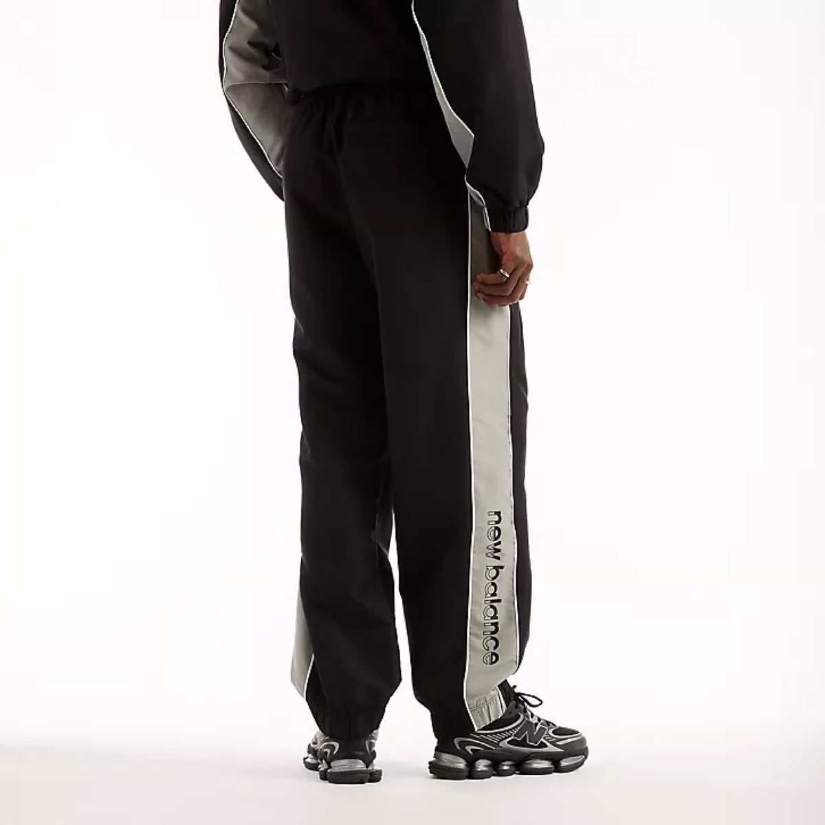 Мъжко спортно долнище New Balance Trackside woven Sweatpants MB62A8LTBK Back View
