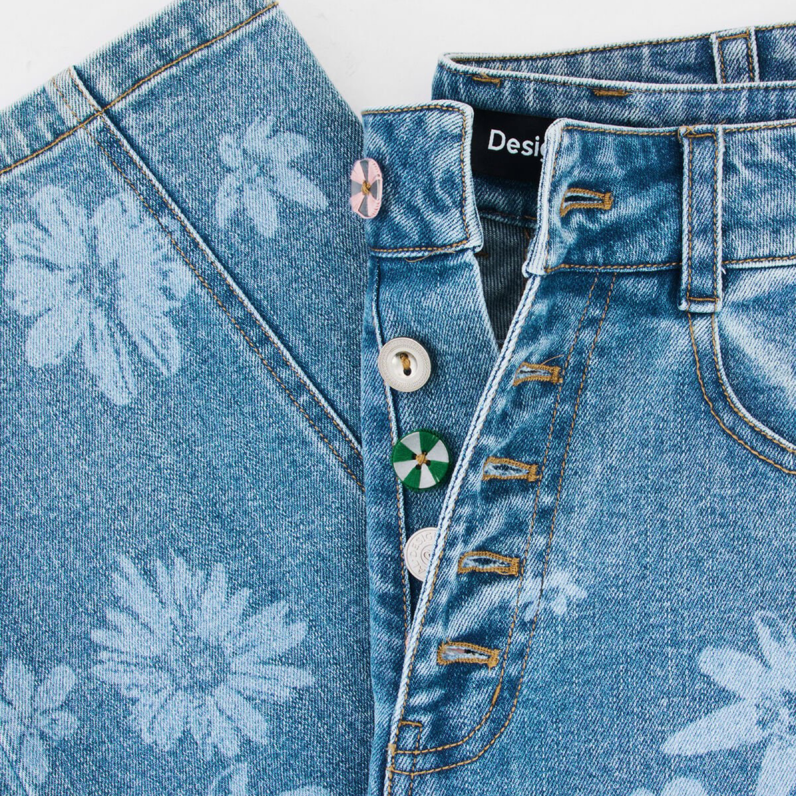 Дамски дънки Desigual Women Jeans 26SWDD06 5053 Buttons View