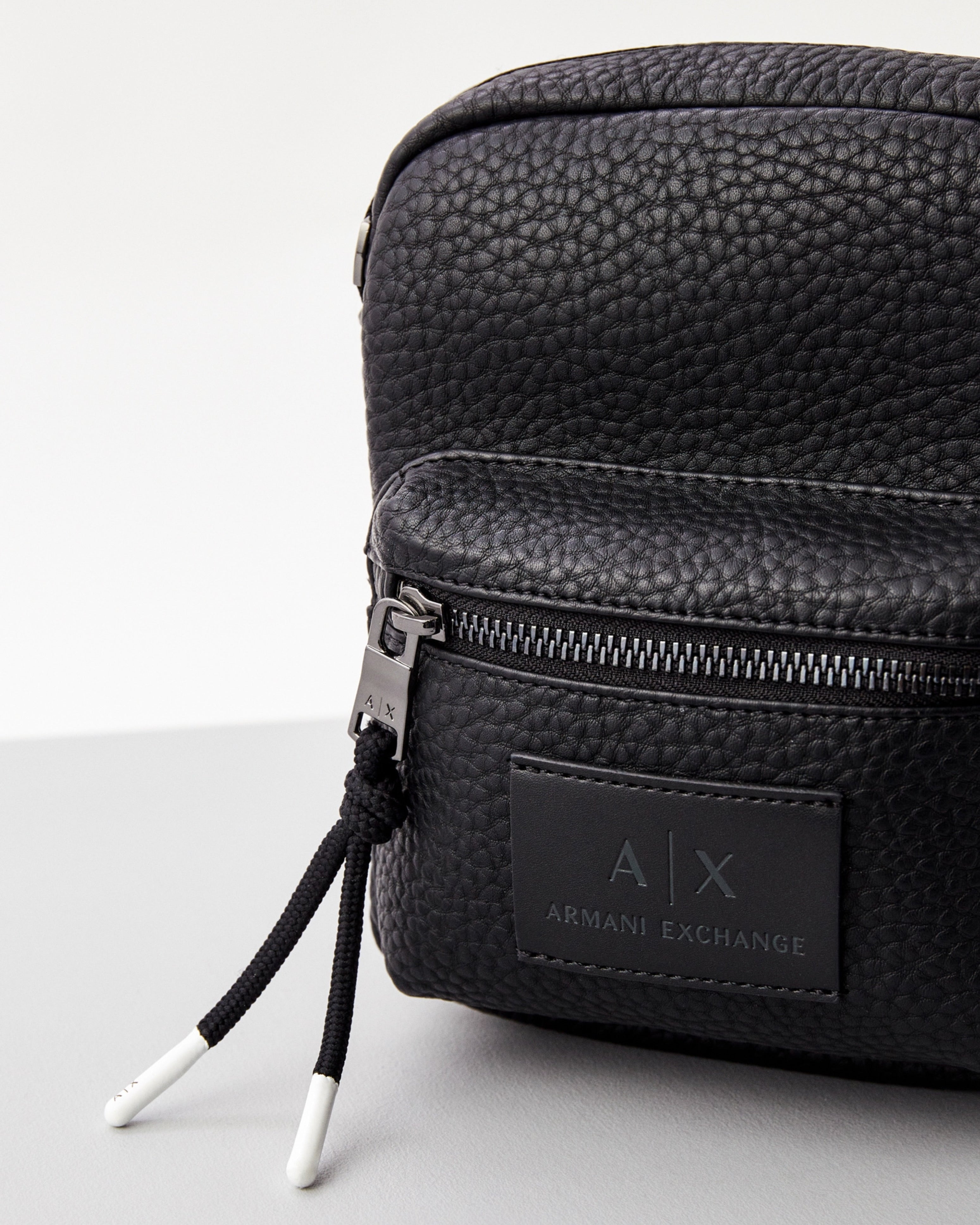 Мъжка чанта Men’s bag Armani Exchange
952490 2F882 00020 Black