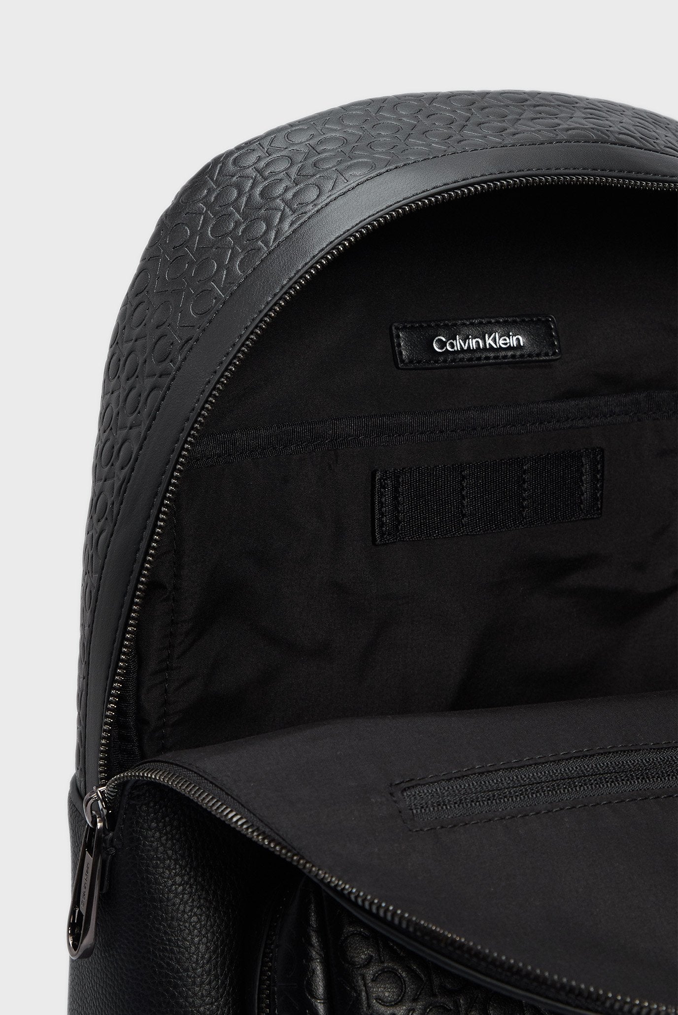 Мъжка раница Men’s rucksack Calvin Klein
K50K510514 Black inside view