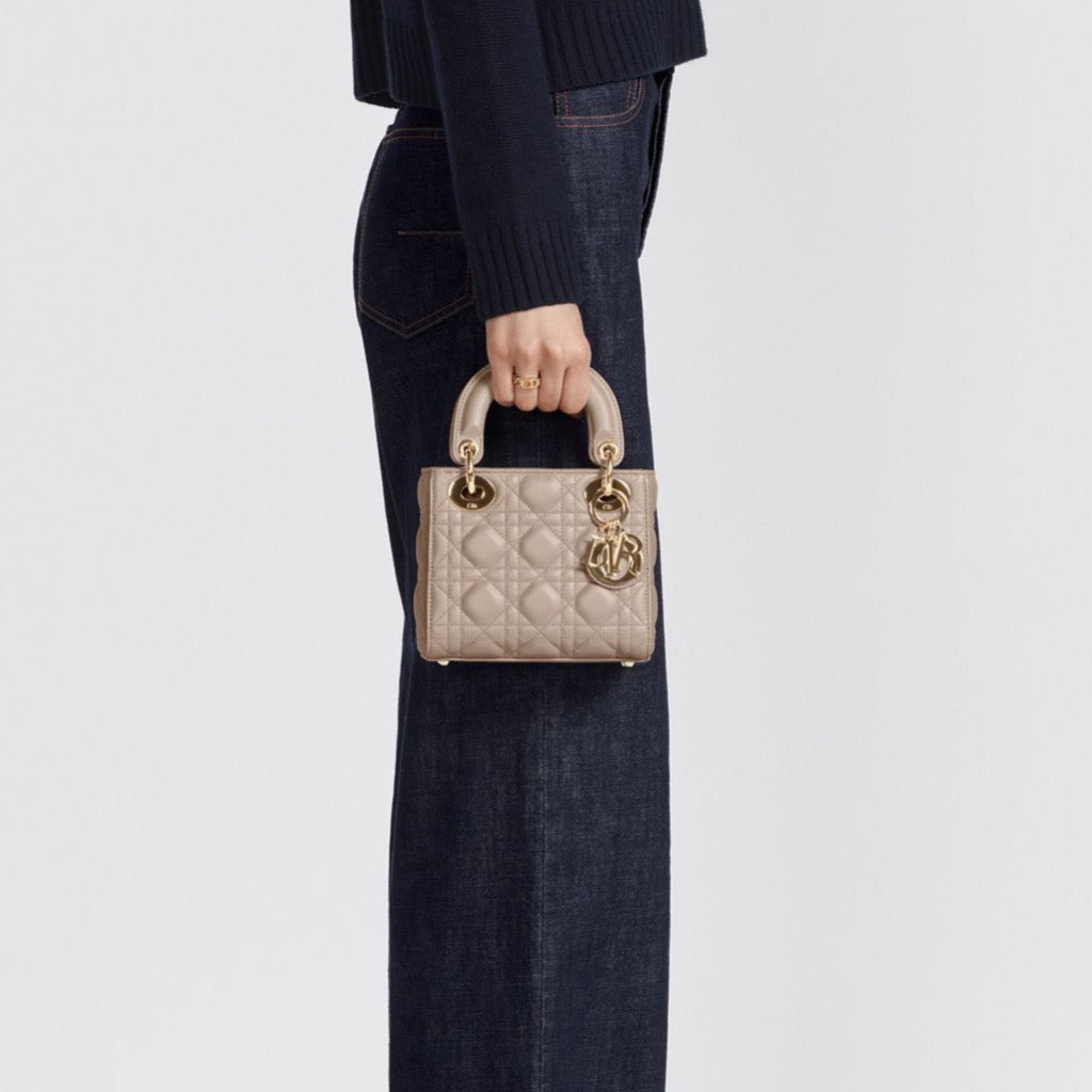 Дамска чанта Dior women’s hand bag M0505ONGE_M51U Model view