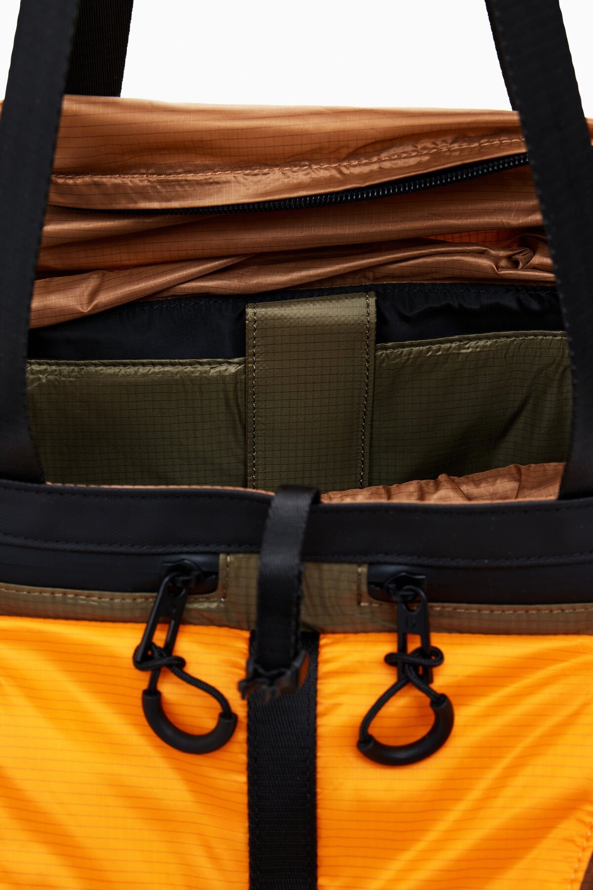 Дамска раница Women’s rucksack Desigual 25WAKY09 4002 Olive Green and Orange detail view