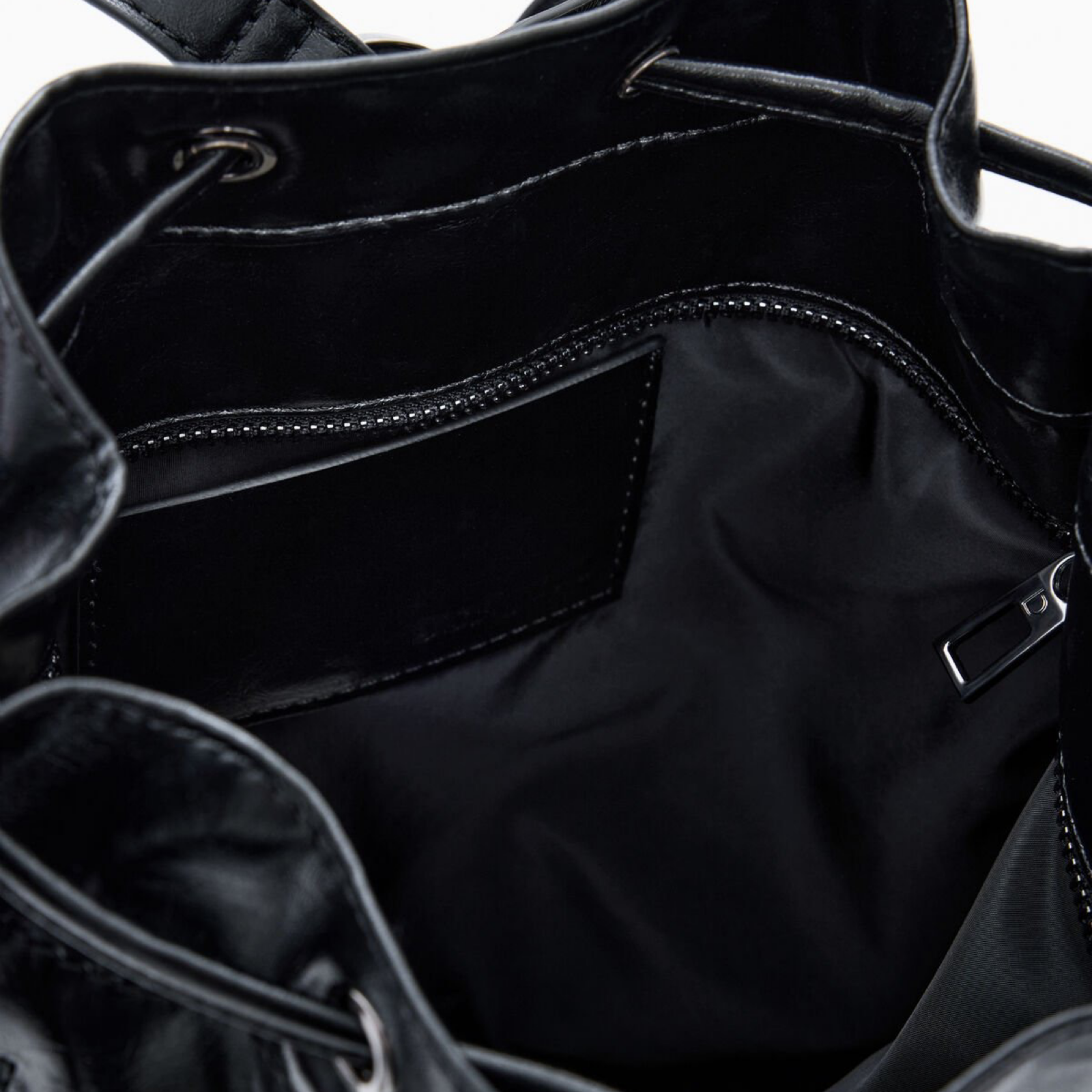 Дамска чанта Desigual Women Rucksack 26SAKP47 2000U Inside View