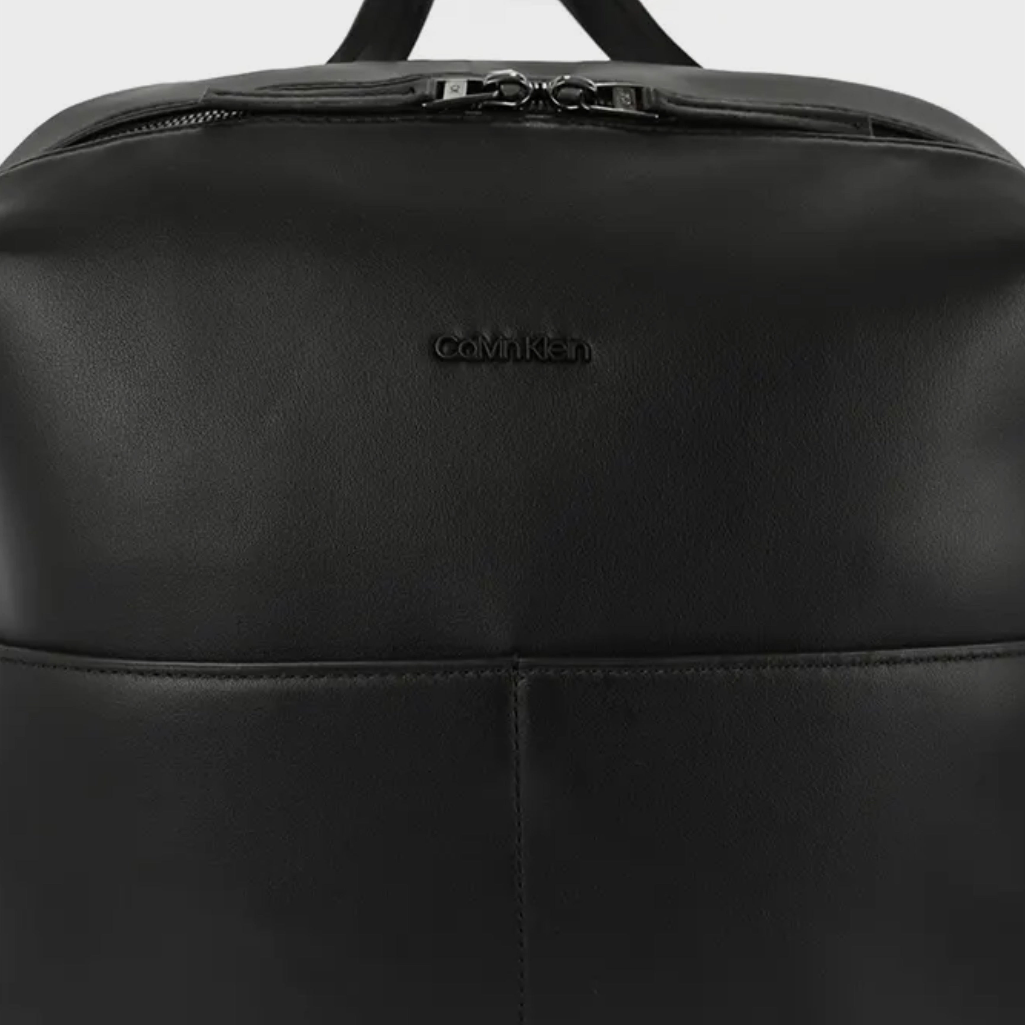 Мъжка раница Men’s rucksack Calvin Klein
K50K512251 Black logo view