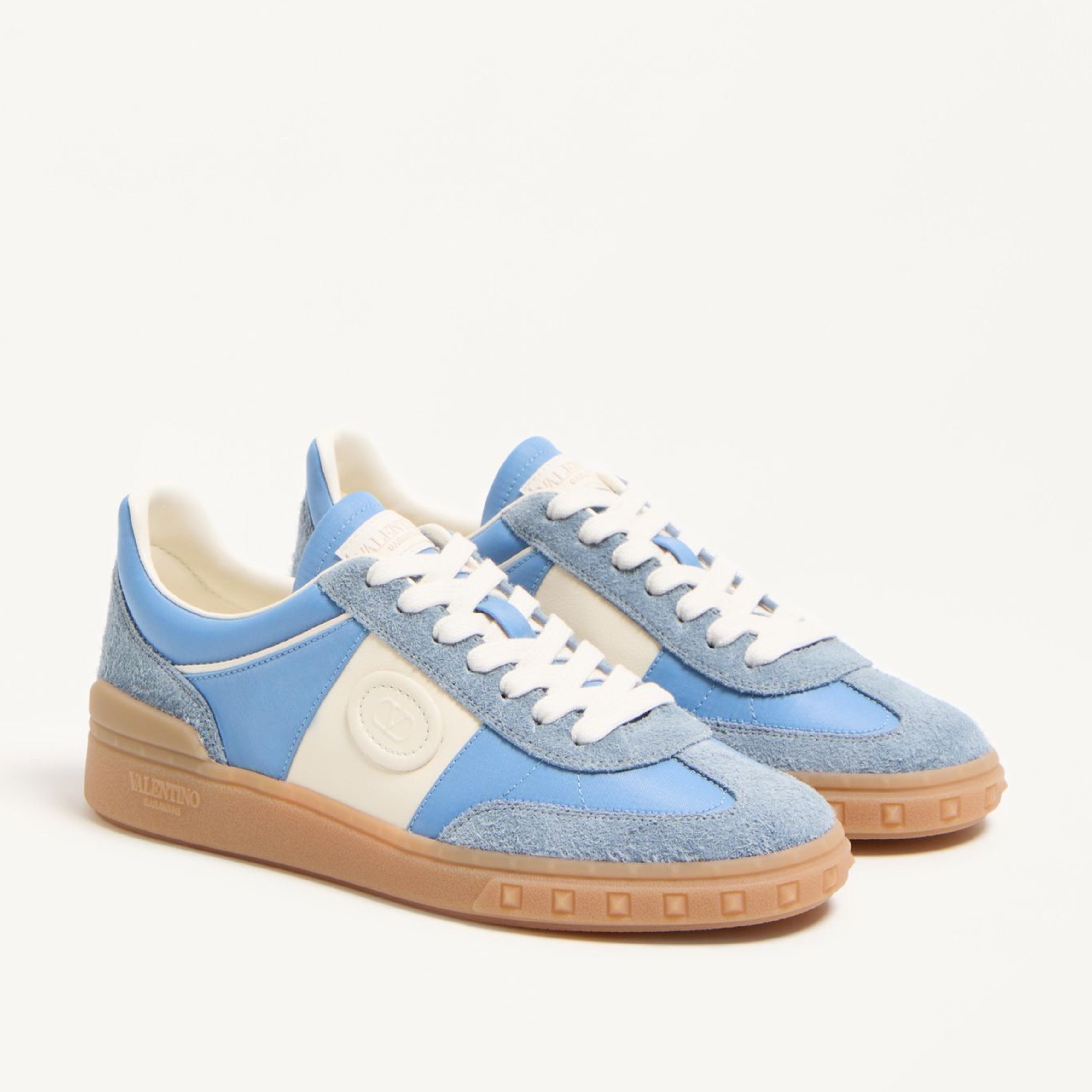 Мъжки кецове Men’s sneakers Valentino Garavani Upvillage 7Y2S0H77MBM BQG Light Blue angled view