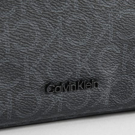 Мъжка тоалетна чанта в черно Calvin Klein Men Wash Bag K50K512520 Black