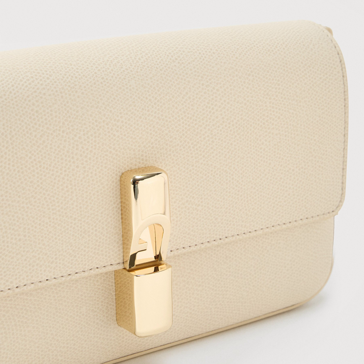 Дамска чанта Furla Iride S Crossbody Bag WB02205_ARE00_1007-4901S Close-Up