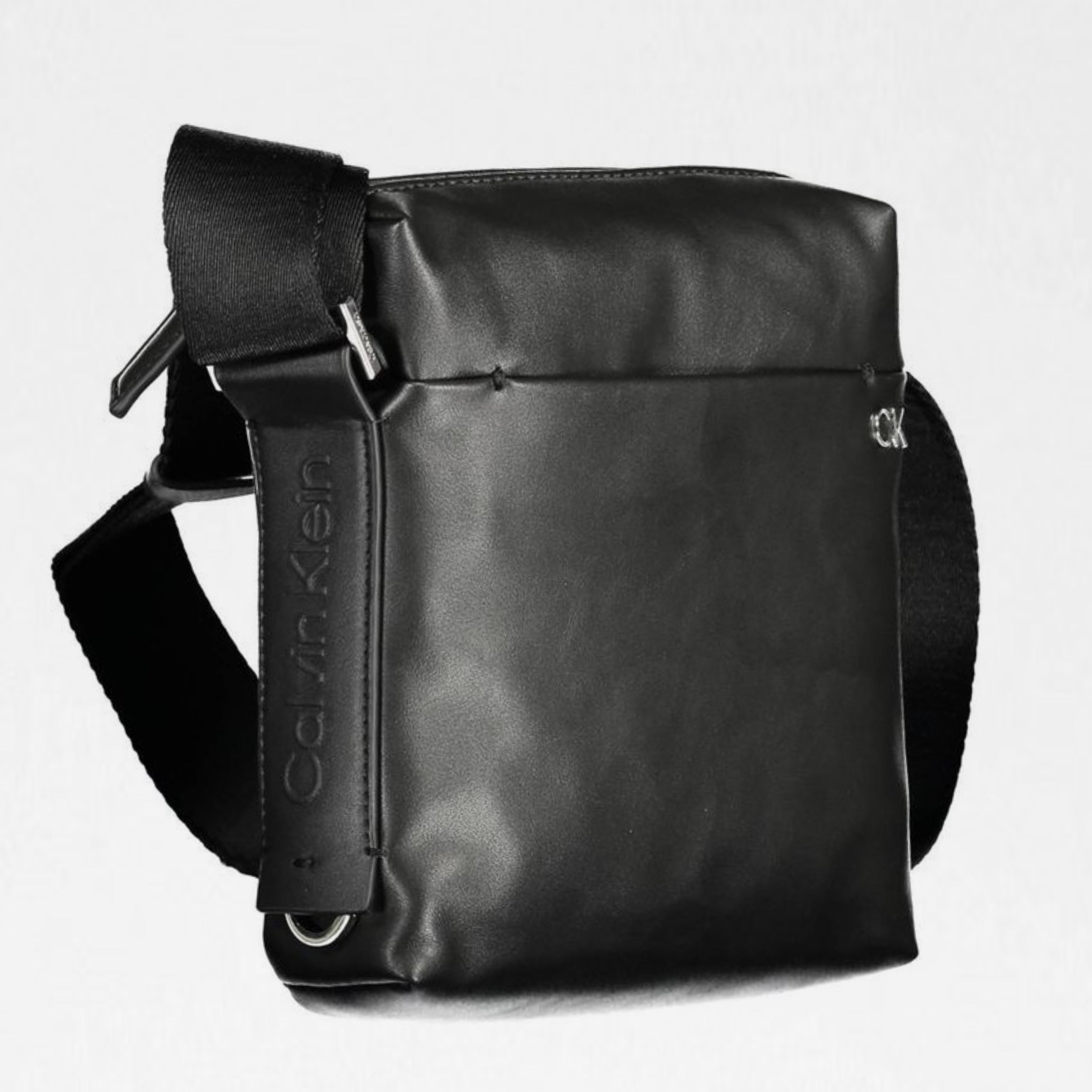 Мъжка чанта Men’s crossbody bag Calvin Klein K50K509567 Black Angled view