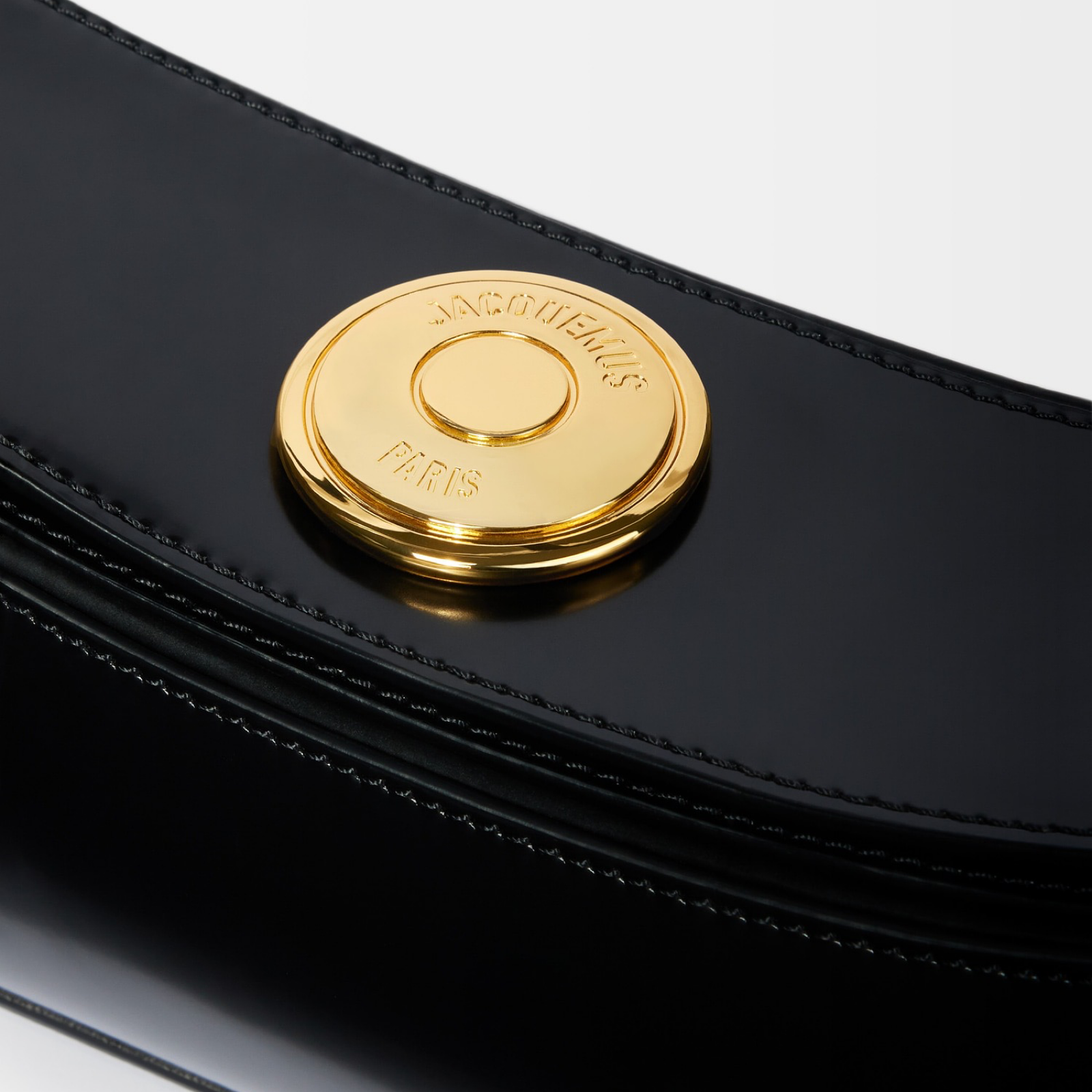 Jacquemus The Ovalo Shoulder Bag BAW00438AC18A01 990 Close-Up