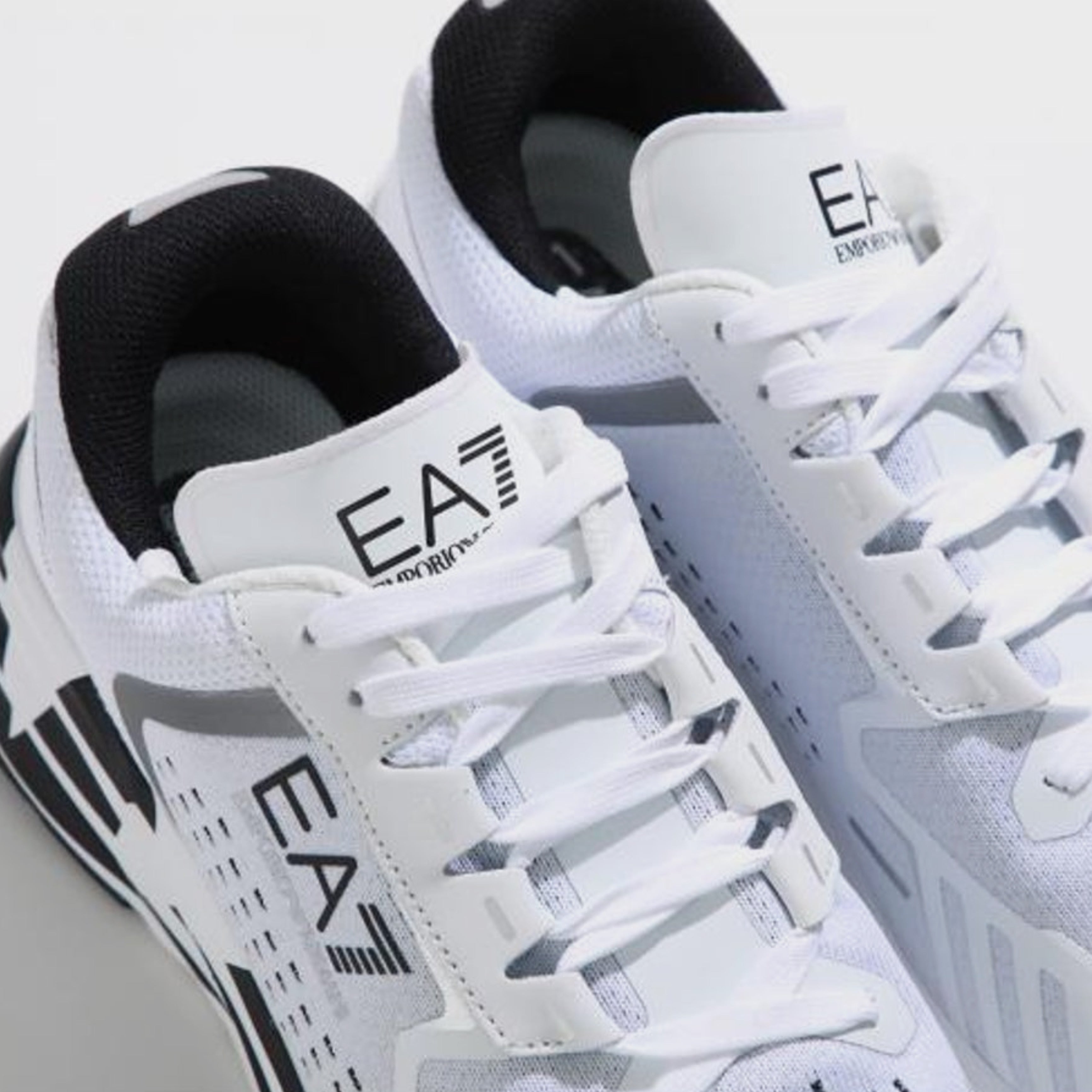 Мъжки маратонки в бяло Men’s EA7 Emporio Armani Crusher Distance Reflex Sneakers X8X094 XK239 U026 White