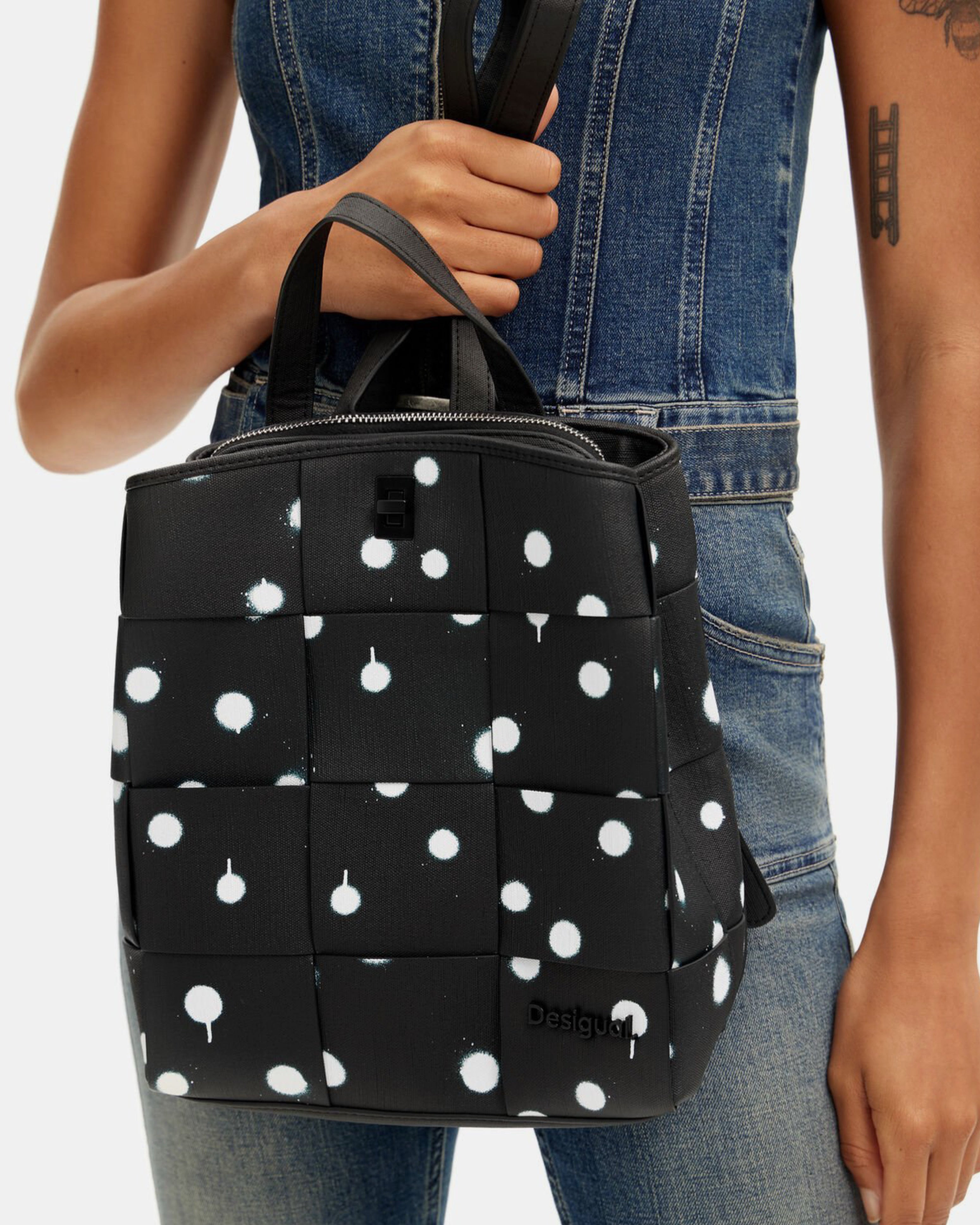 Дамска раница в черно на бели точки Women’s S woven droplets rucksack Desigual 24SAKP132000U