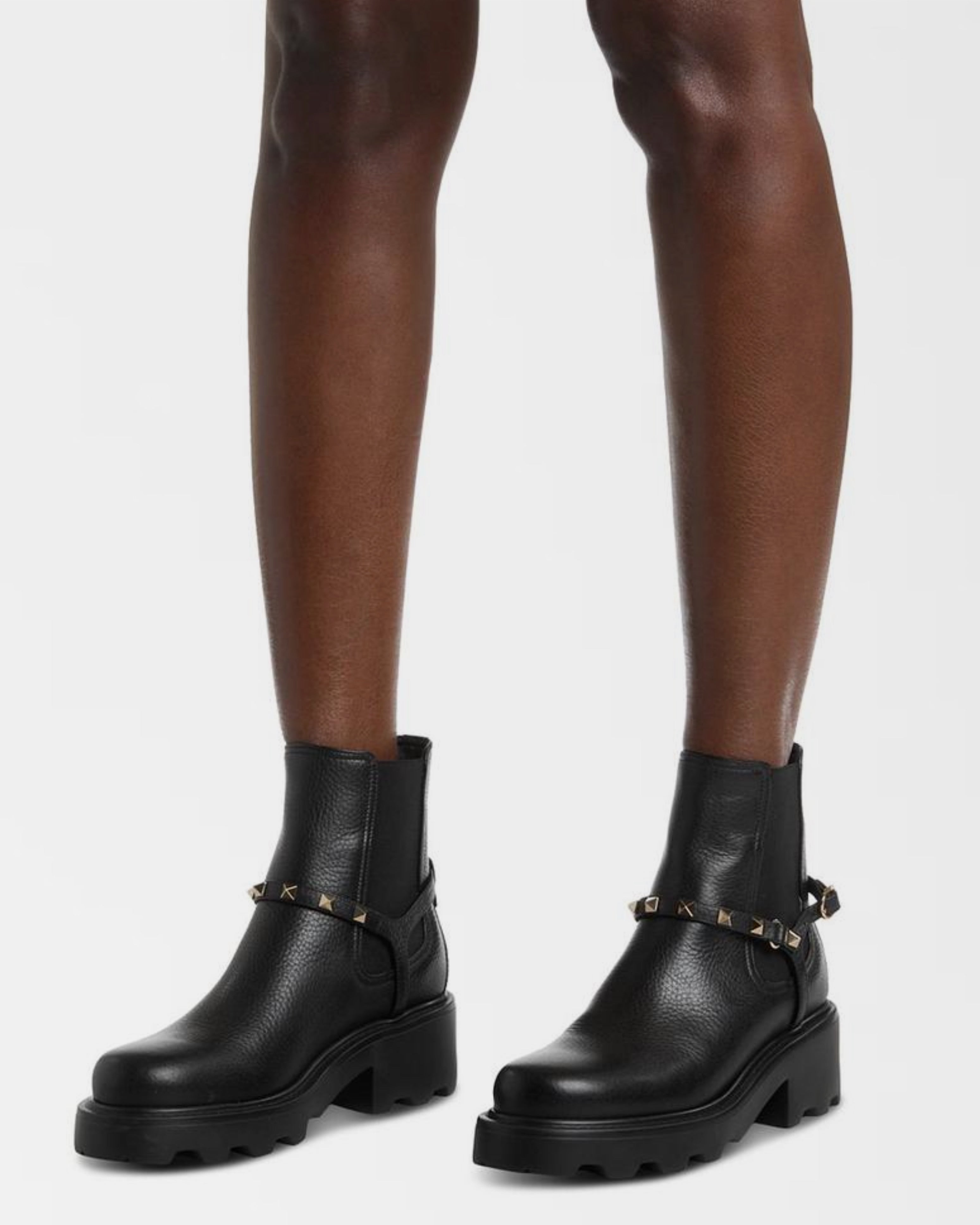 Дамски боти Women’s leather ankle boots Valentino Garavani Beatle Rockstud 55
7W2S0KU2RWA0NO Black lifestyle view