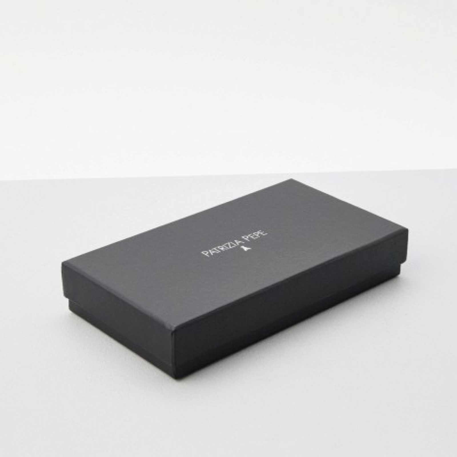 Дамско портмоне Patrizia Pepe Wallet CQ4879 L082 K103 Box View