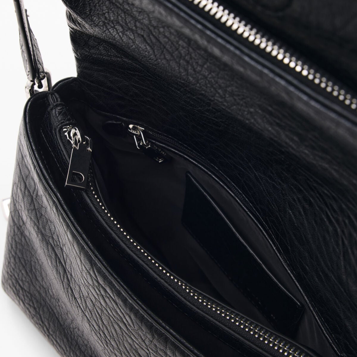 Дамска чанта Desigual women’s crossbody bag 26WAXP08 2000 Inside view 