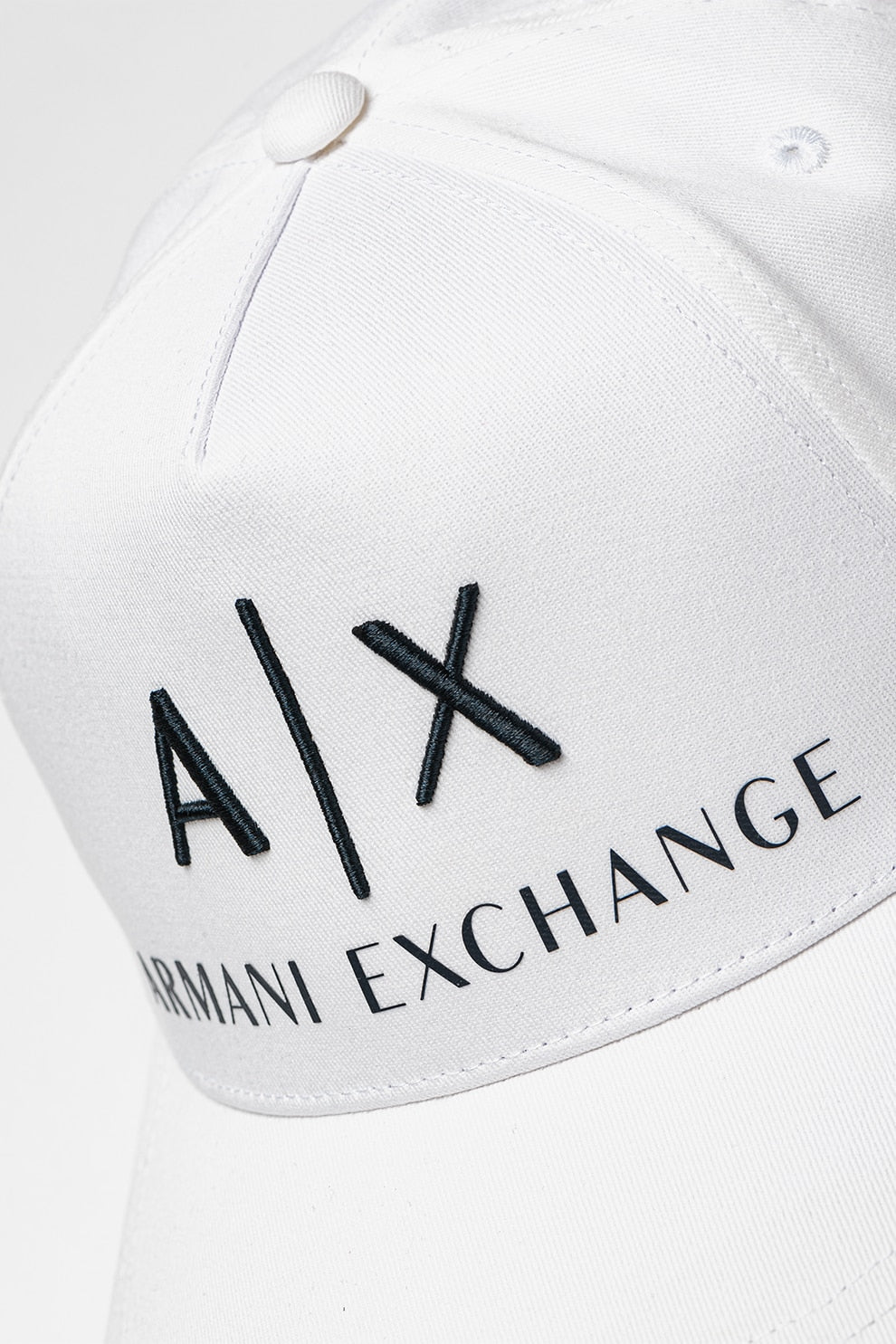 Шапка с козирка в бяло Armani Exchange 954039 CC513 00010 нова колекция