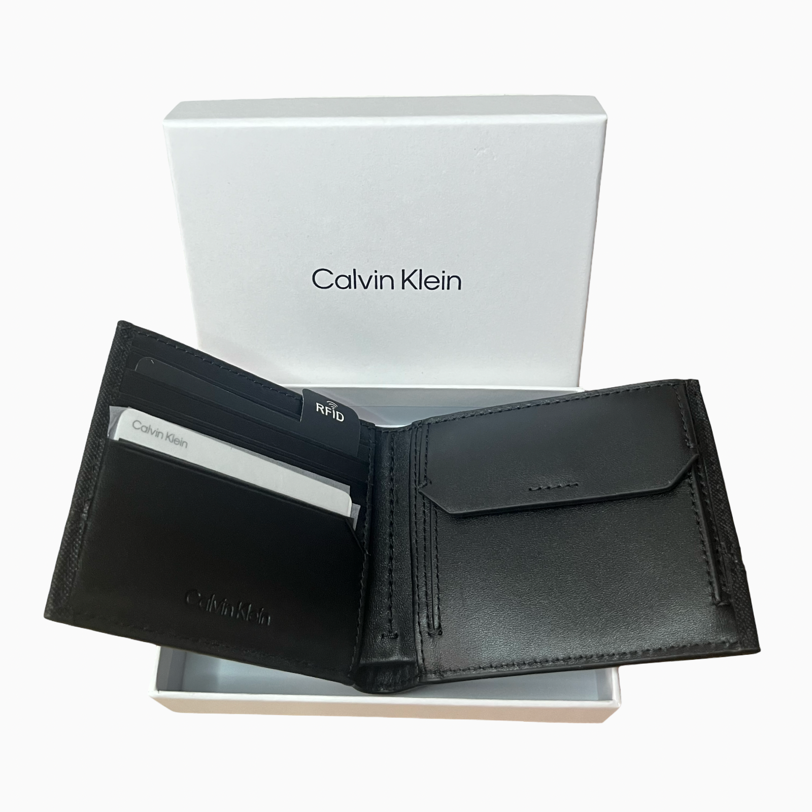 Мъжки портфейл Men's wallet Calvin Klein
K50K509638 Black inside view