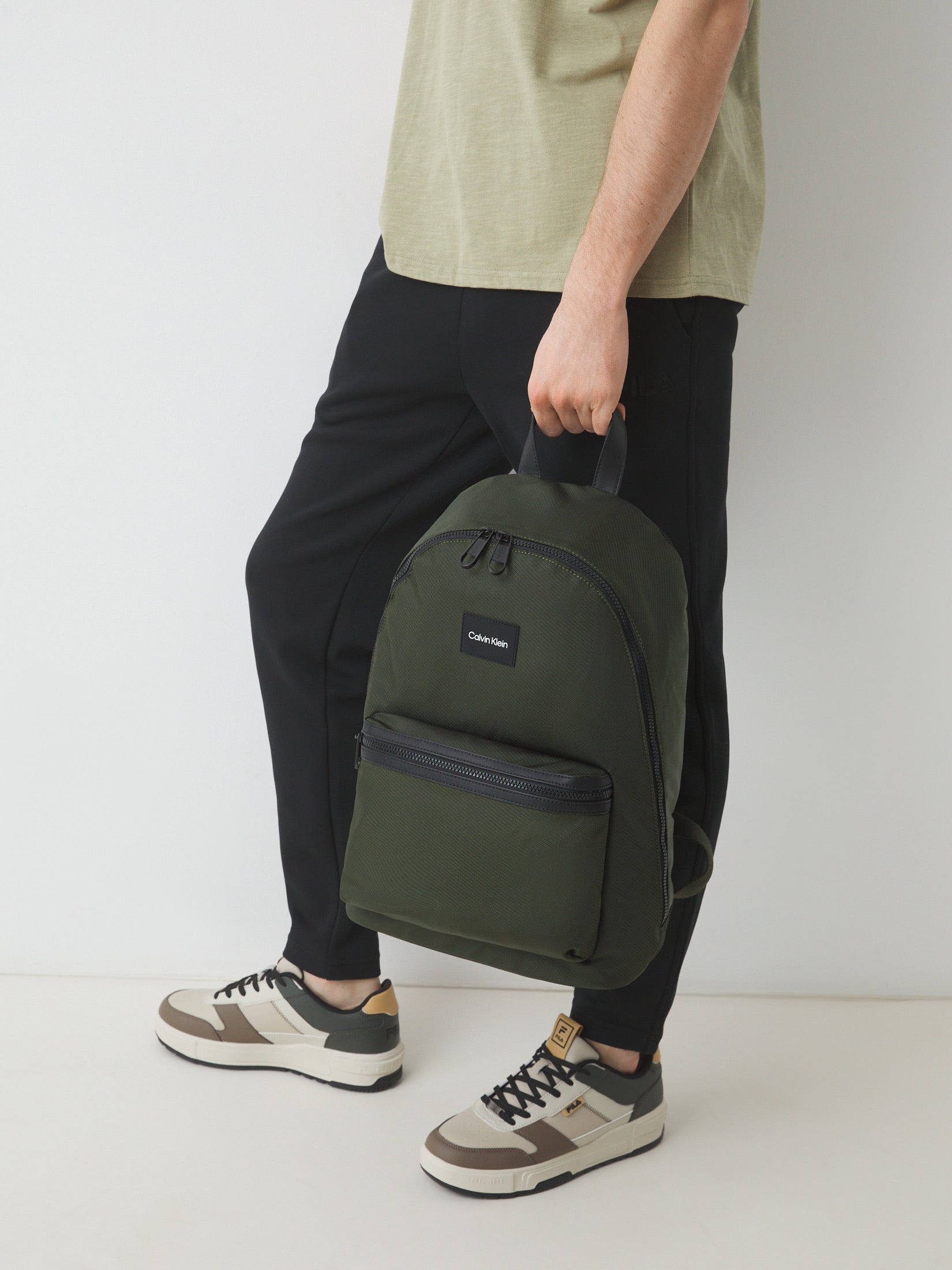 Мъжка раница Men’s rucksack Calvin Klein
K50K511615 Military green lifestyle view