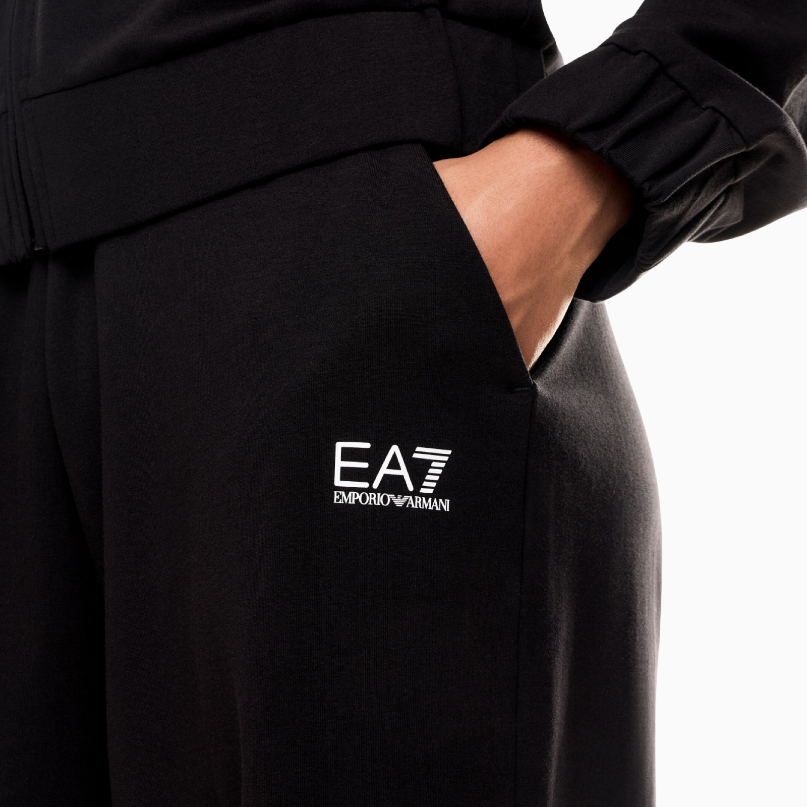 Дамски черен екип Ea7 Emporio Armani Women Tracksuit 7W000118 AF13135 Close-Up