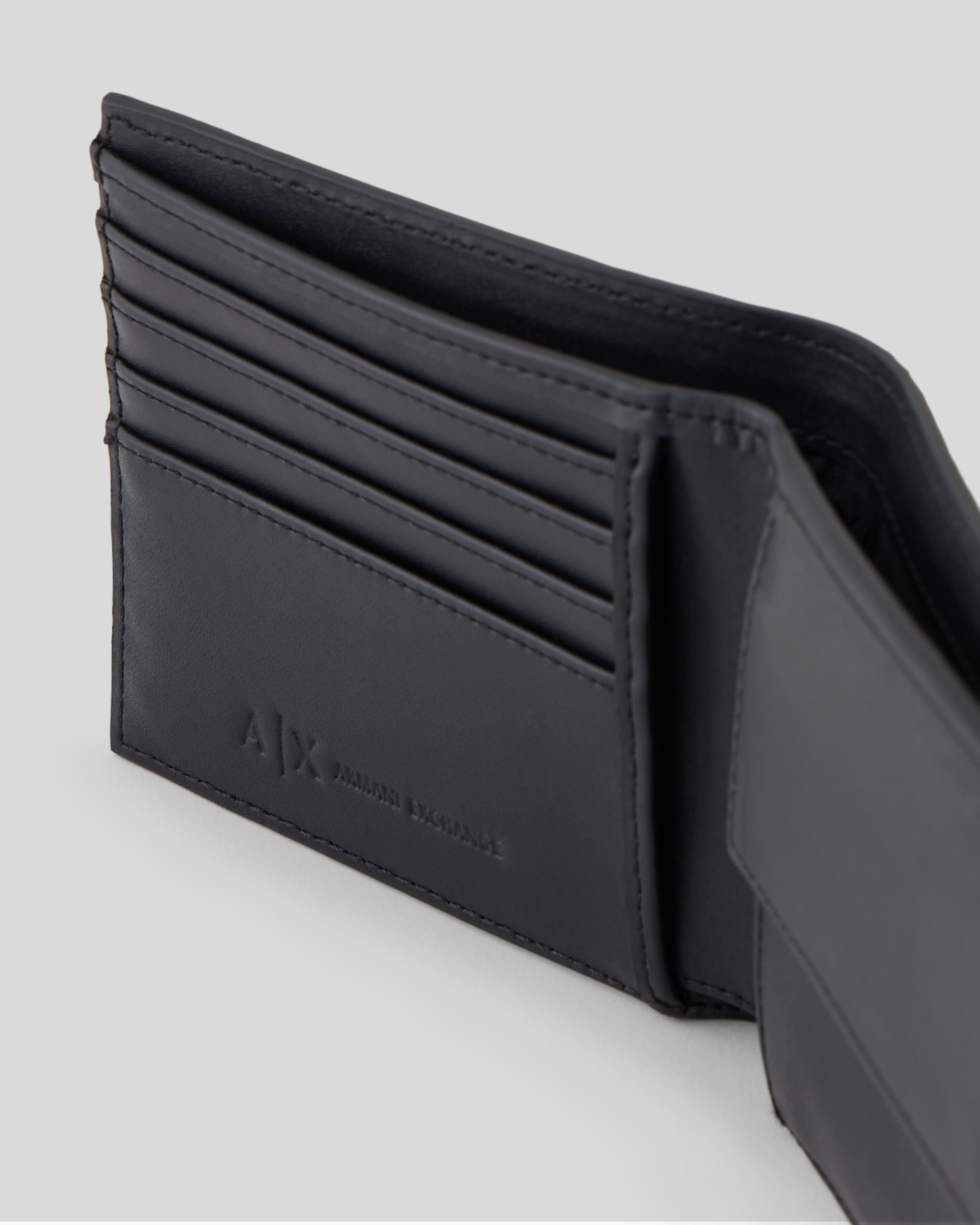 Мъжки портфейл от естествена кожа Men’s wallet Armani Exchange
958098 4F863 00020 Black