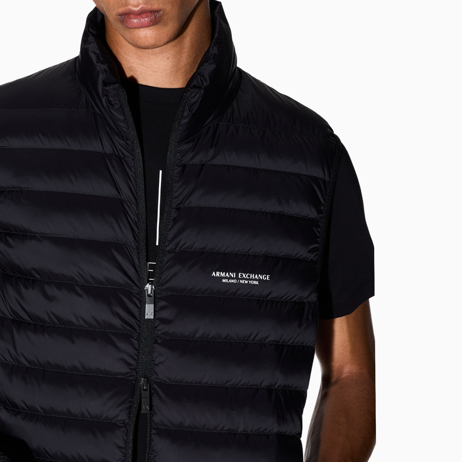 Мъжки черен елек Armani Exchange Men Gilet XM001576 AF16927 UC001 Close-Up