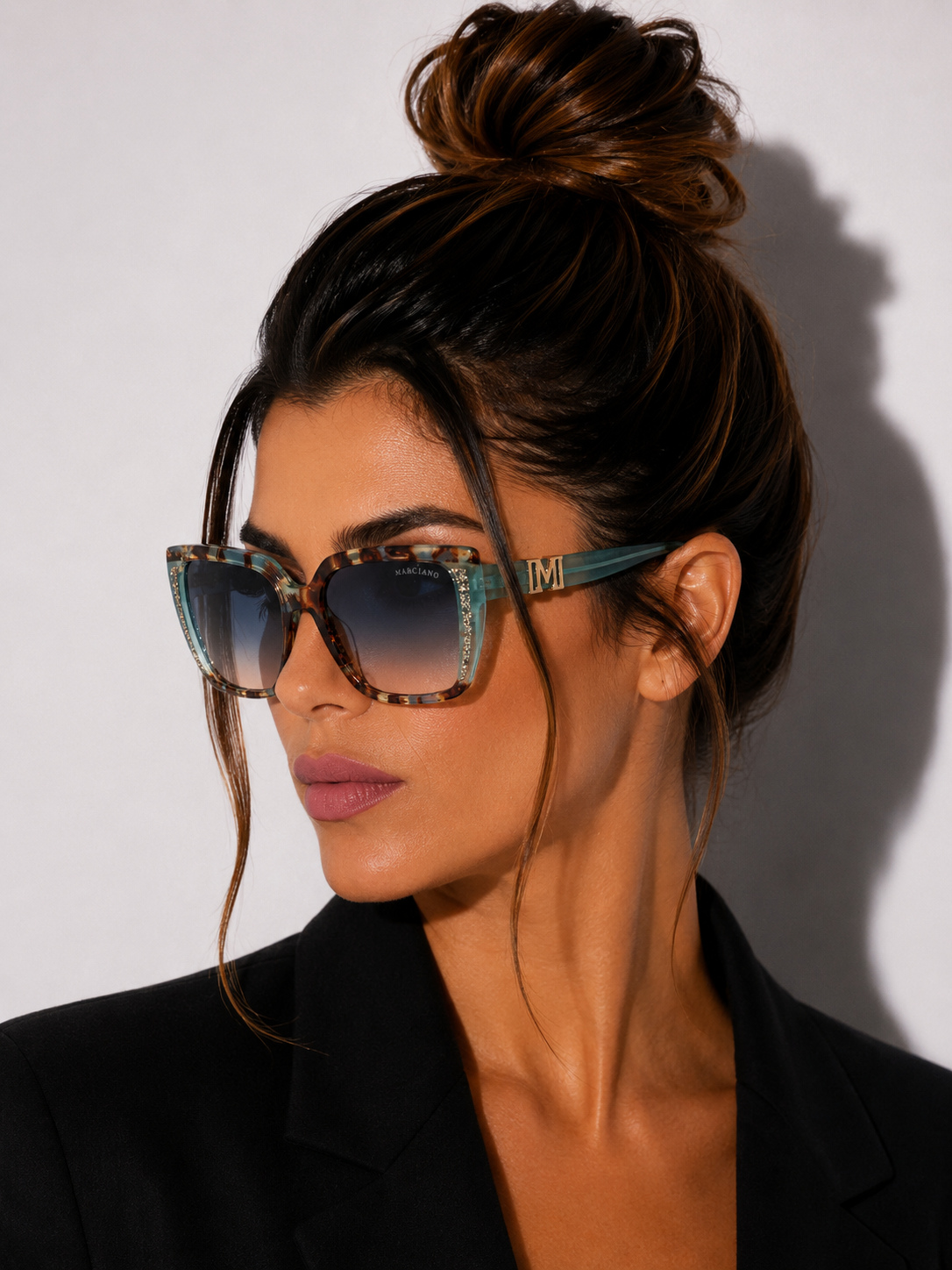 Дамски слънчеви очила Marciano by Guess Women Sunglasses GM00012 89W Model View
