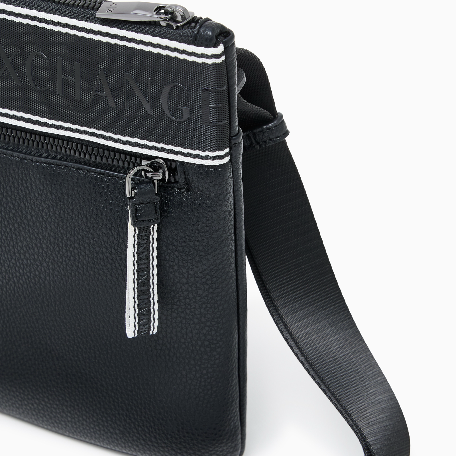 Мъжка чанта Armani Exchange Men Bag XM002610 AF22662 Front View Close-Up