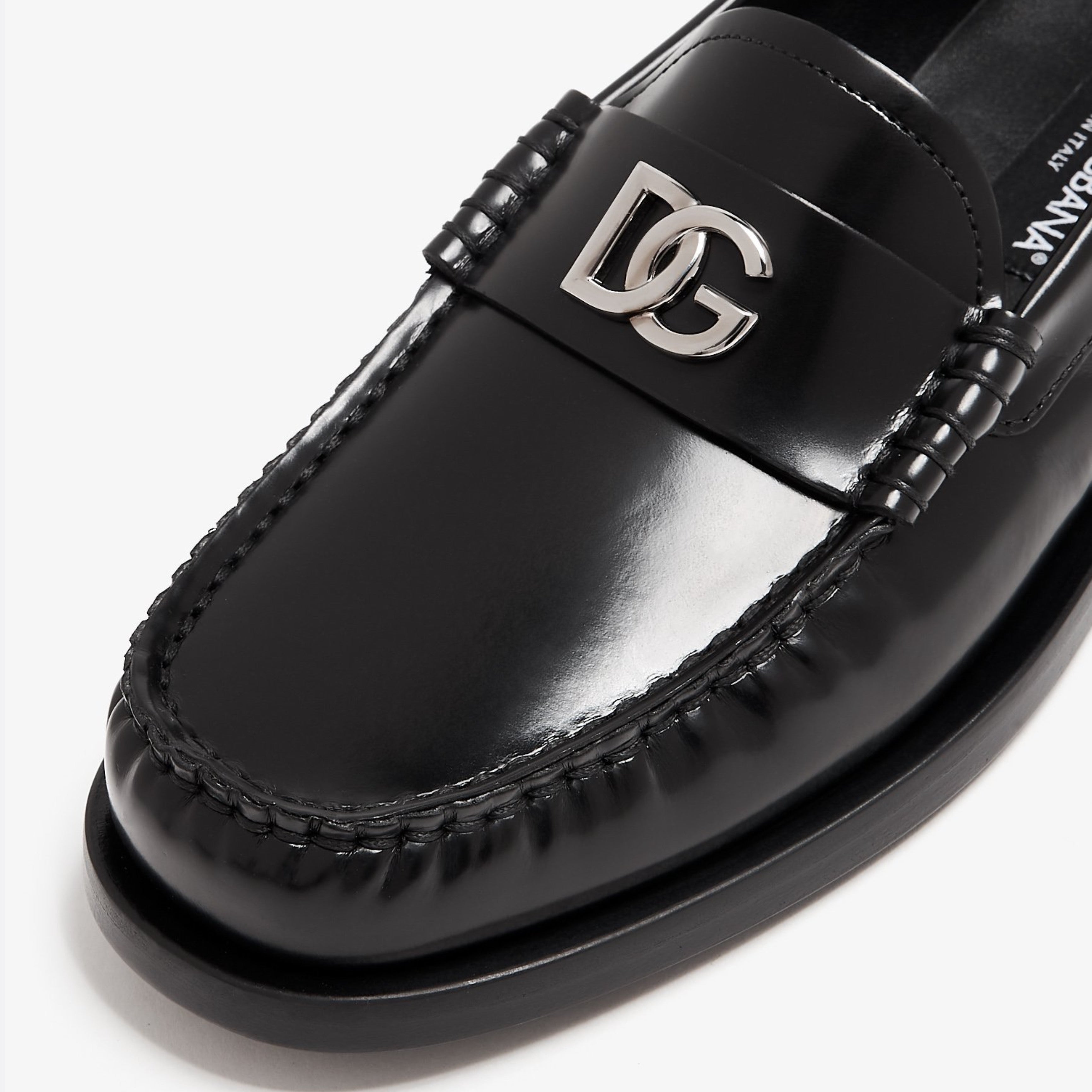 Дамски луксозни кожени мокасини в черно DOLCE & GABBANA Women’s Luxury Black Leather Classic Loafers
CM0074AQ23780999