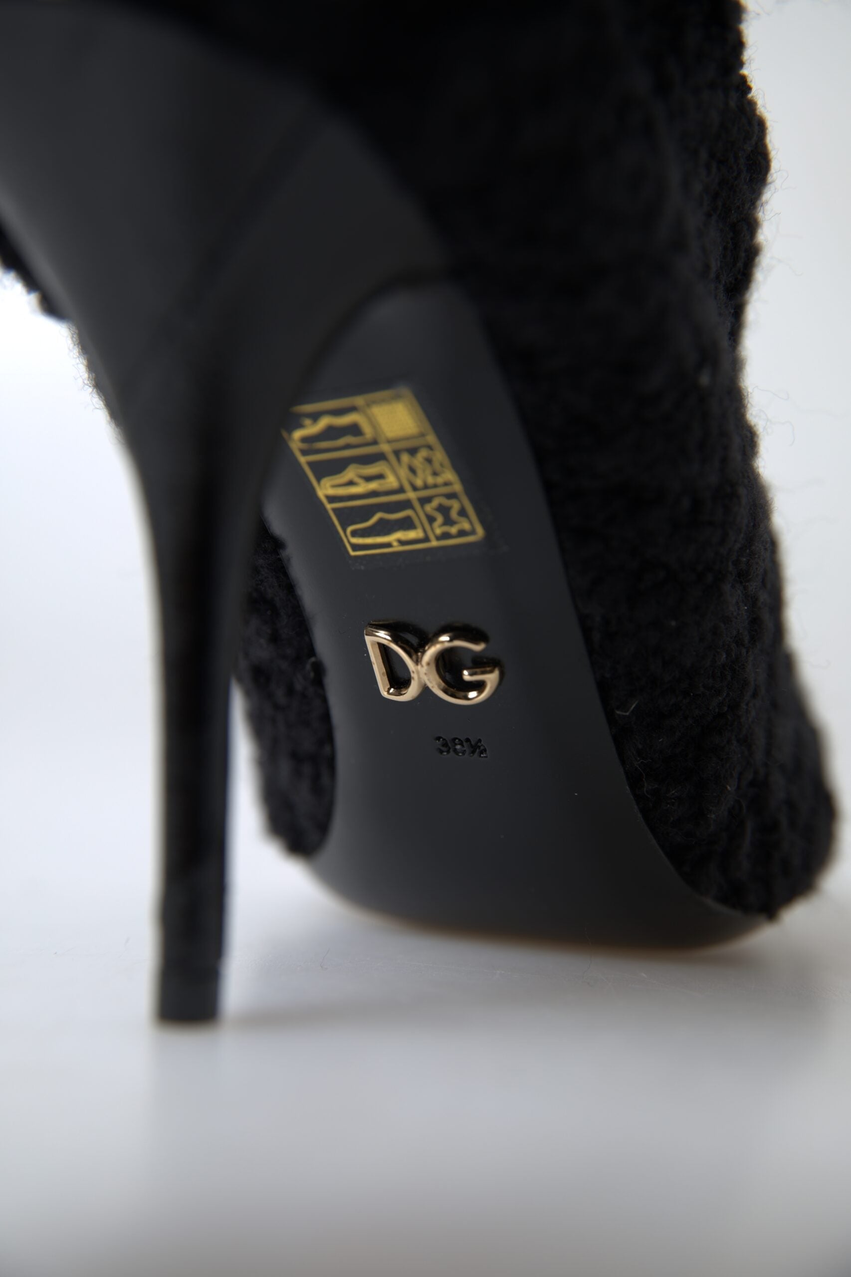 Дамски луксозни боти на висок ток от вълна в черно DOLCE & GABBANA
Women’s Black Virgin Wool Ankle Boots