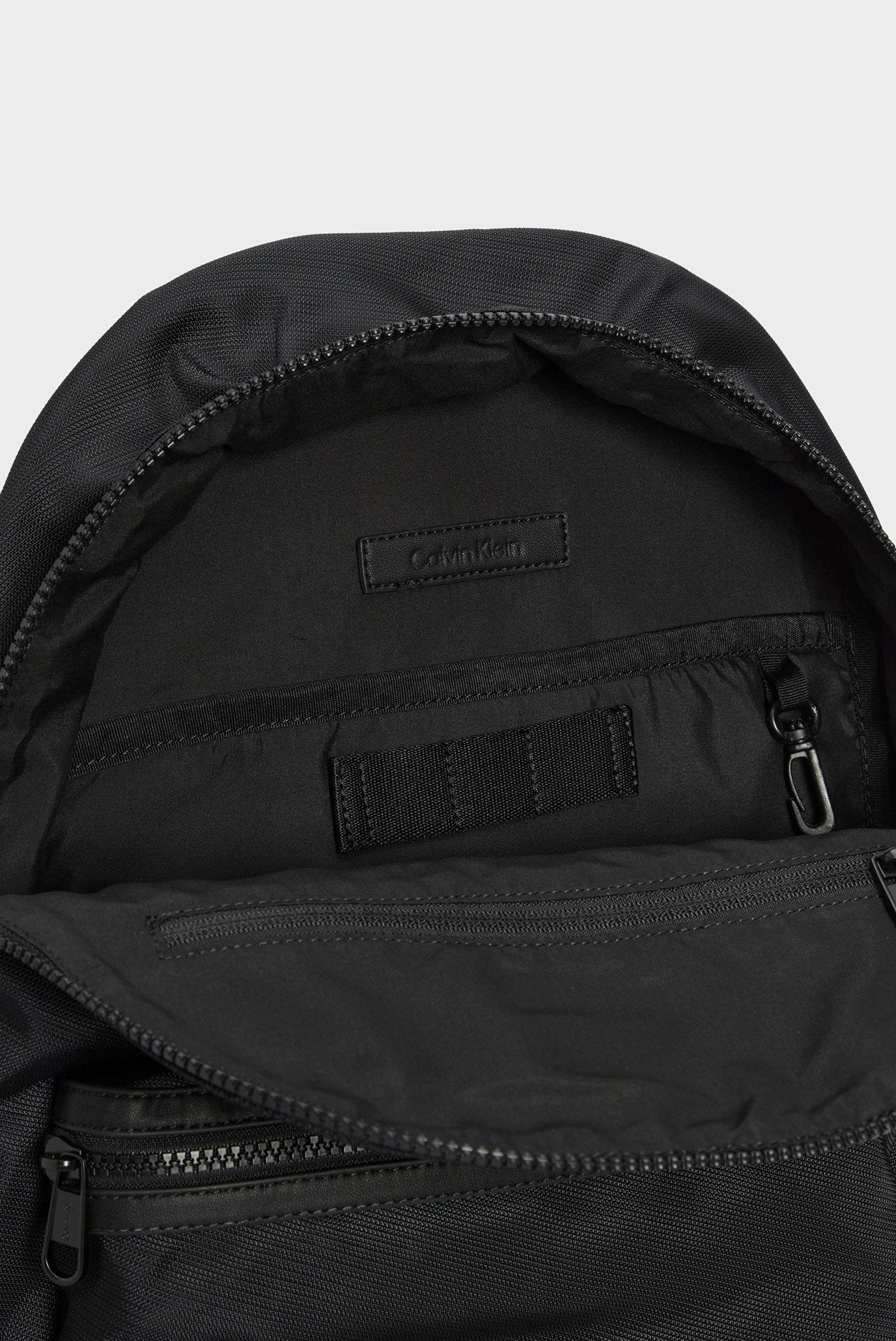 Мъжка раница Men’s rucksack Calvin Klein
K50K511209 Black inside view