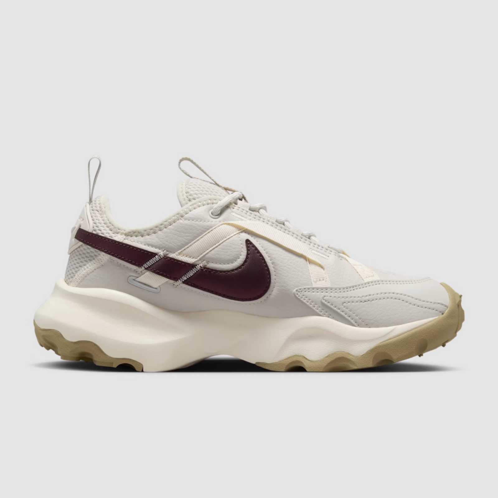 Дамски маратонки Nike TC 7900 Women Sneakers DD9682-003 Medial View