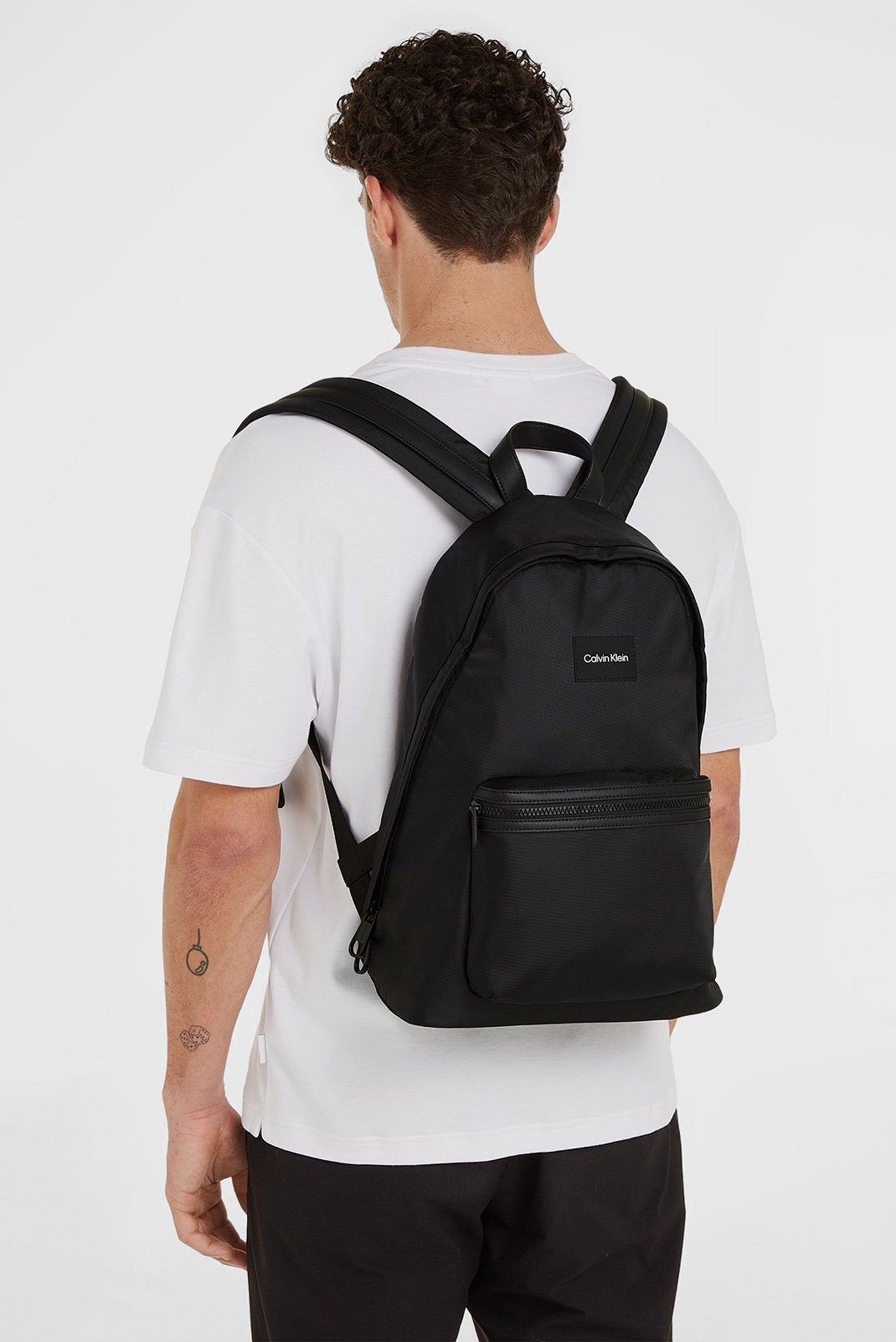 Мъжка раница Men’s rucksack Calvin Klein
K50K511209 Black lifestyle view