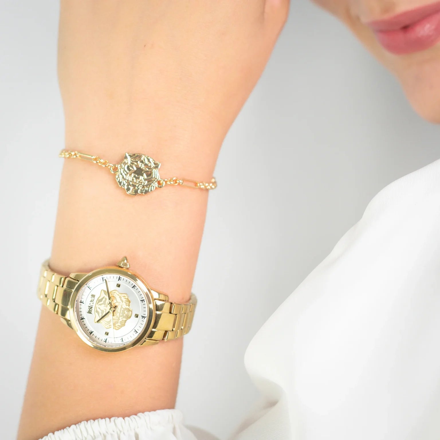 Комплект дамски часовник и гривна Women’s watch Just Cavalli SET Dolce
JC1L334M0055 Yellow Gold Silver