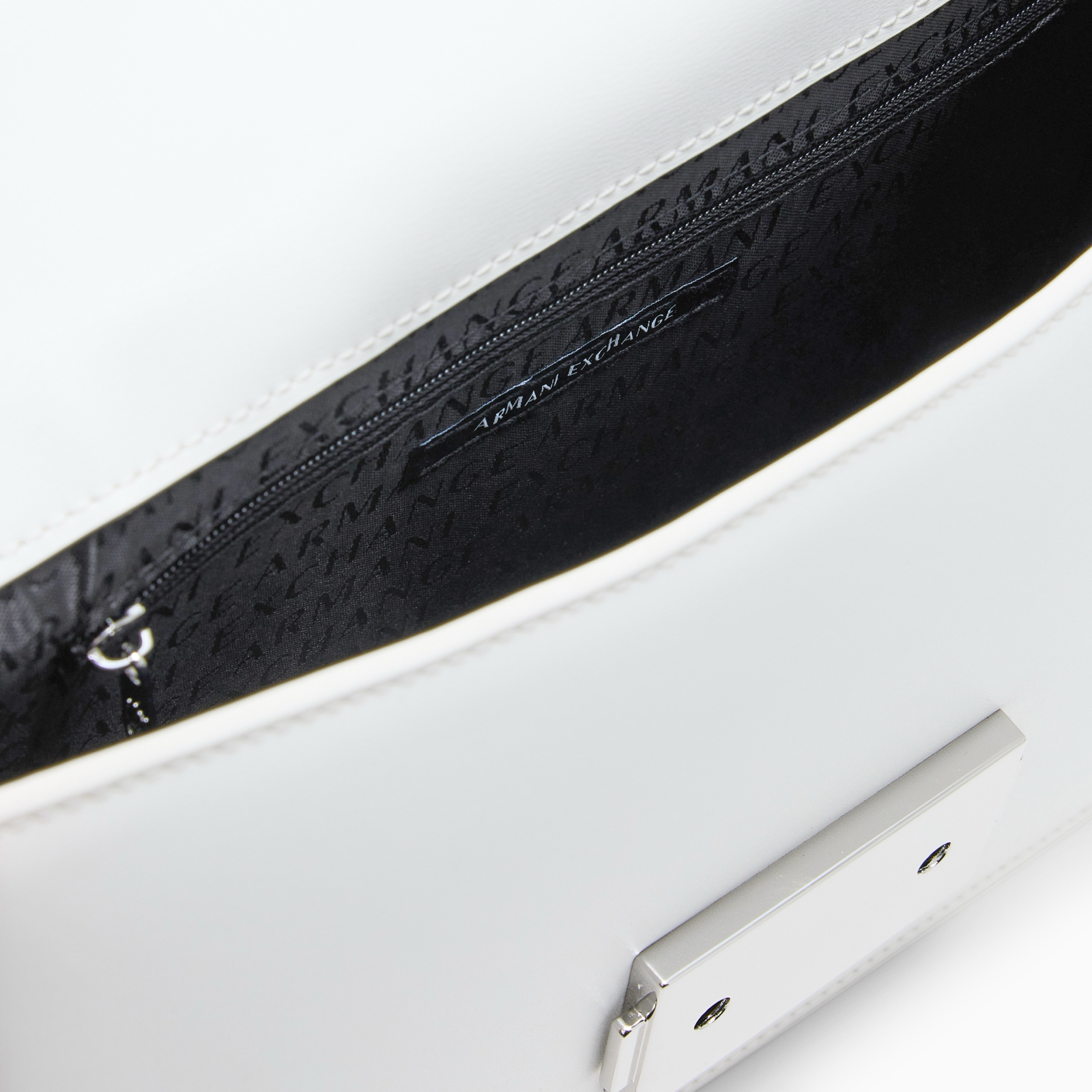 Дамска бяла чанта Armani Exchange Women Crossbody Bag XW000070 AF12039 U0011 Inside View