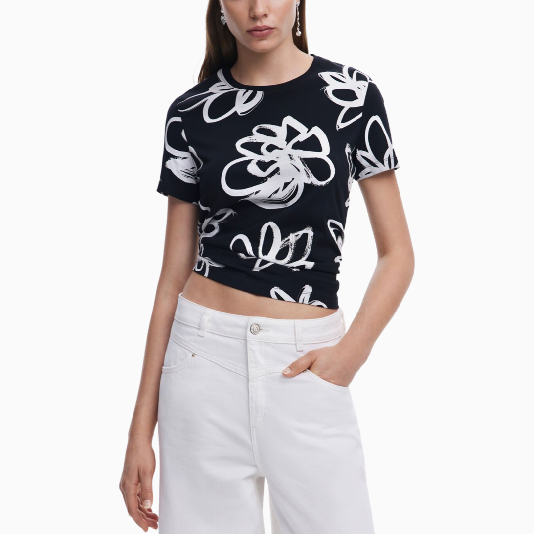 Дамска черна тениска с цветя Desigual 25SWTK26