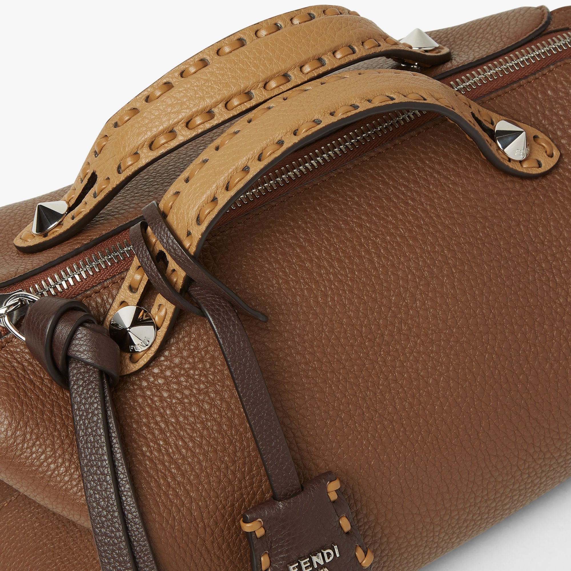 Дамска луксозна чанта Women’s shoulder bag Fendi By the way Selleria 8BL155AV1JF1TVA Brown close-up view