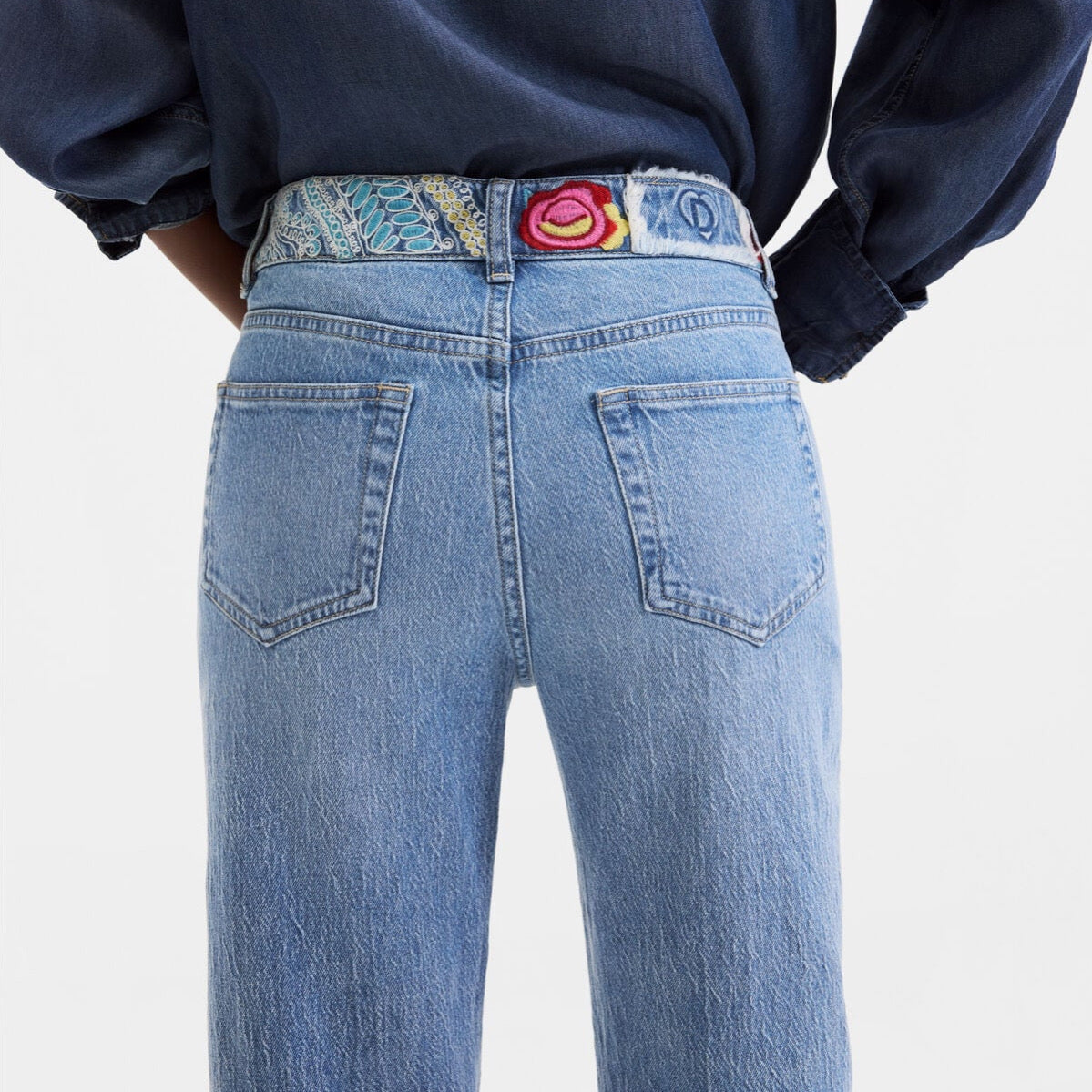 Дамски дънки Desigual women’s jeans 26WWDD06 5053 Close-up 