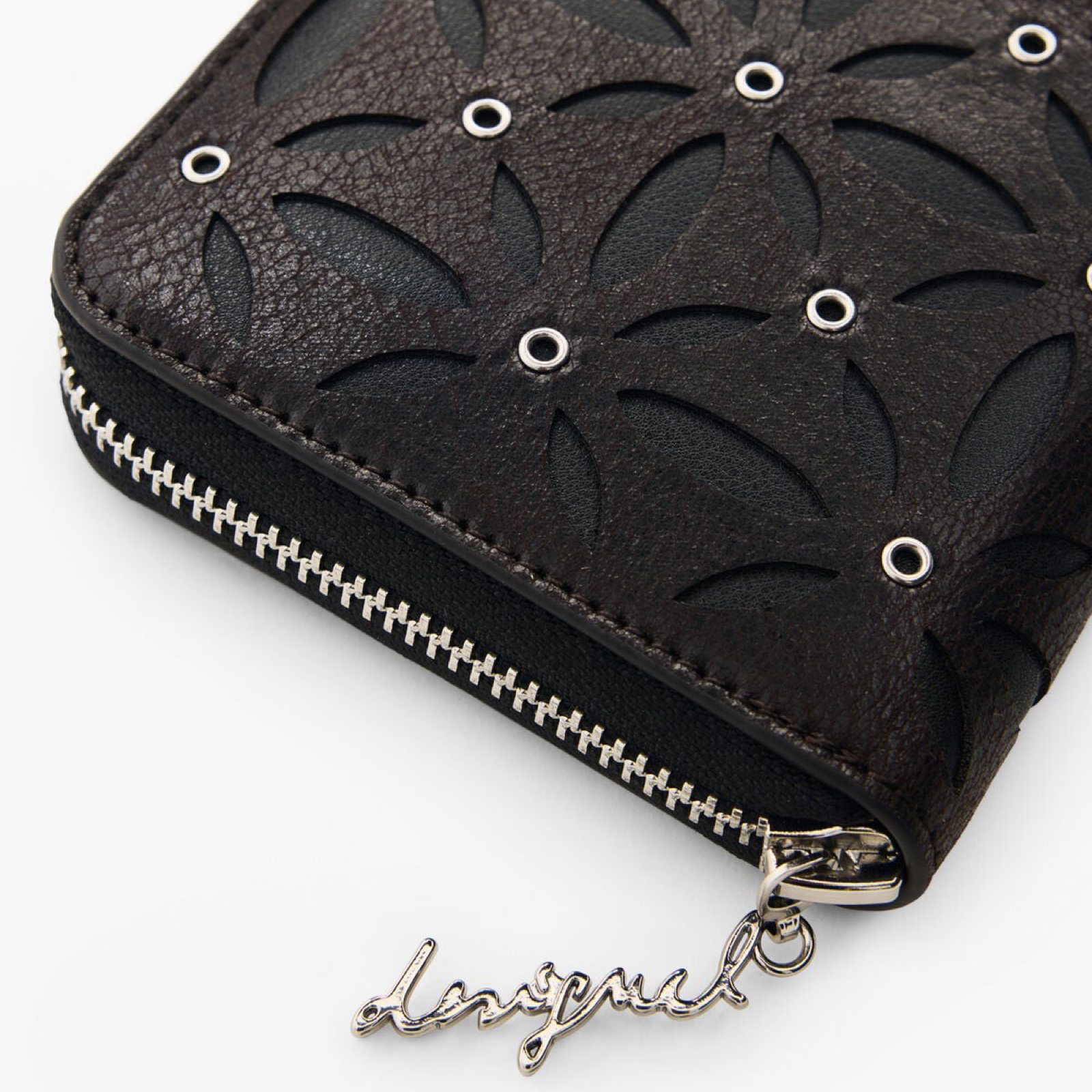 Дамско портмоне Desigual Women Wallet 26WAYP12 2000 Close-Up