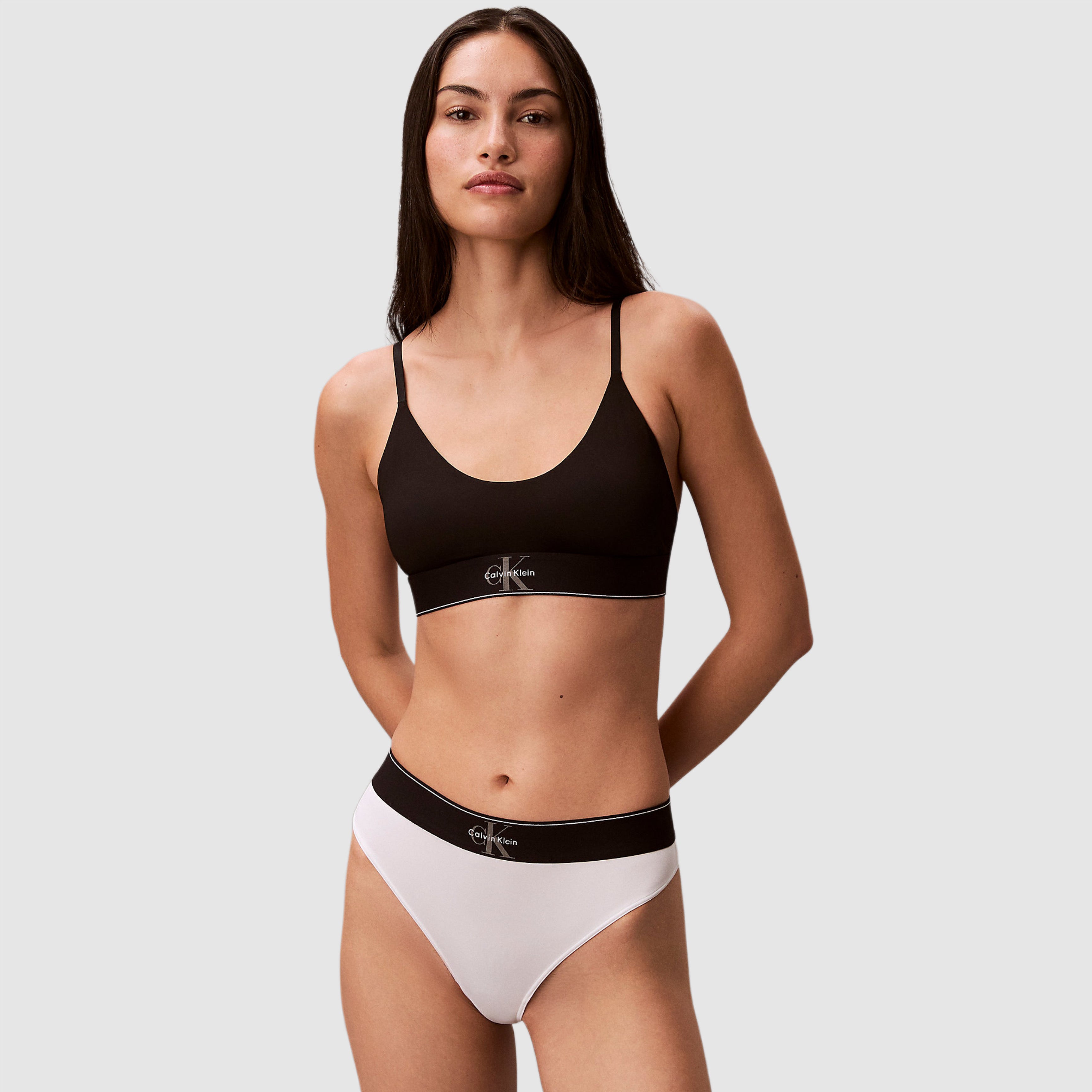 Дамски черен сутиен Calvin Klein woman’s black bralette LV00QF8814 UB1 front view