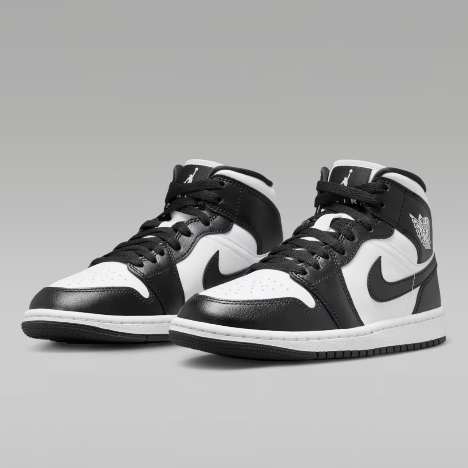 Дамски кецове Nike Air Jordan Mid 1 Sneakers DV0991-101 Front View