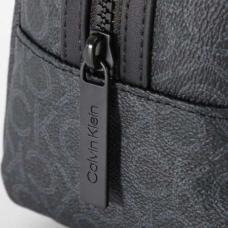 Мъжка тоалетна чанта в черно Calvin Klein Men Wash Bag K50K512520 Black