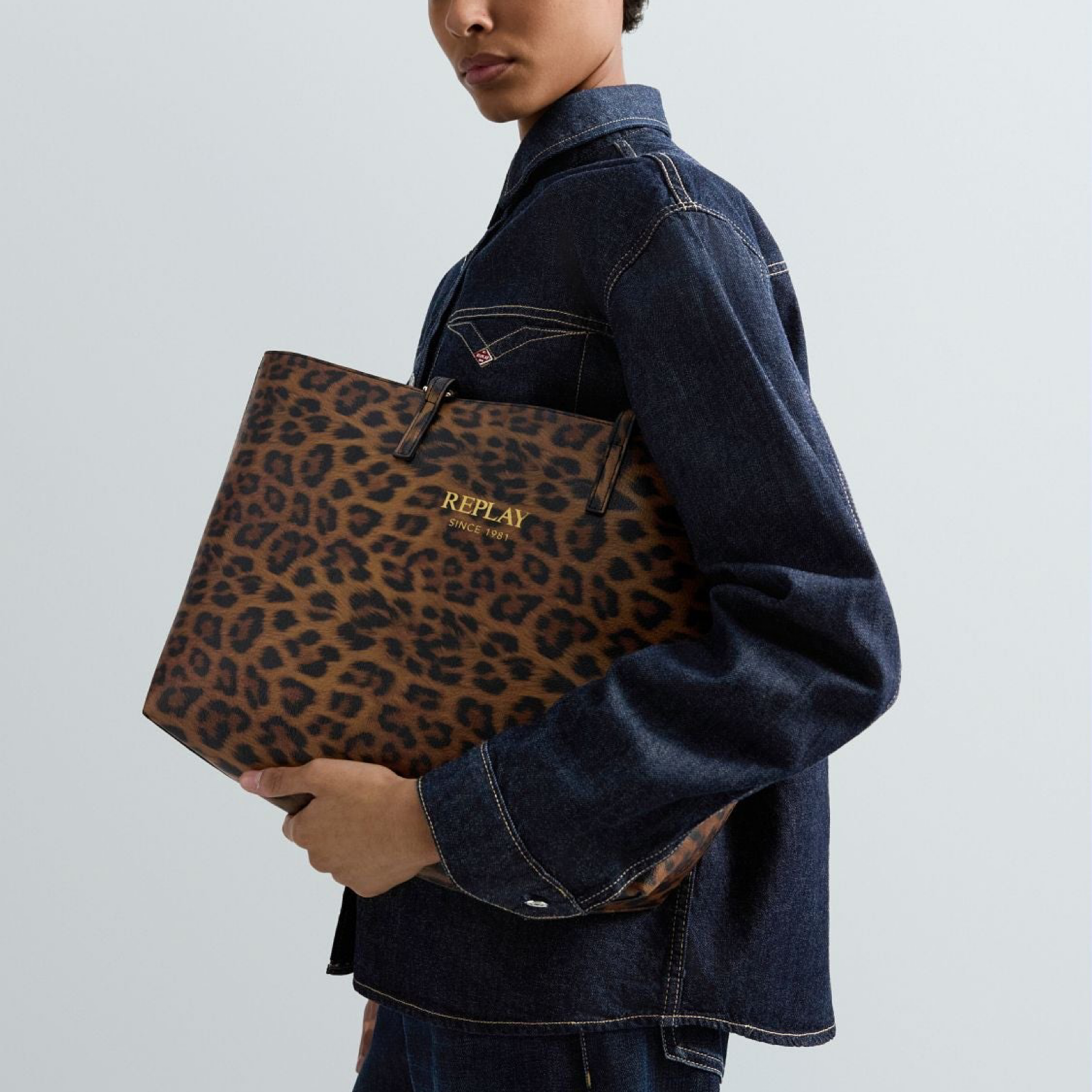 Дамска шопинг чанта и клъч Replay Women Reversible Bag With Clutch FW3553.006.A2003D Model View