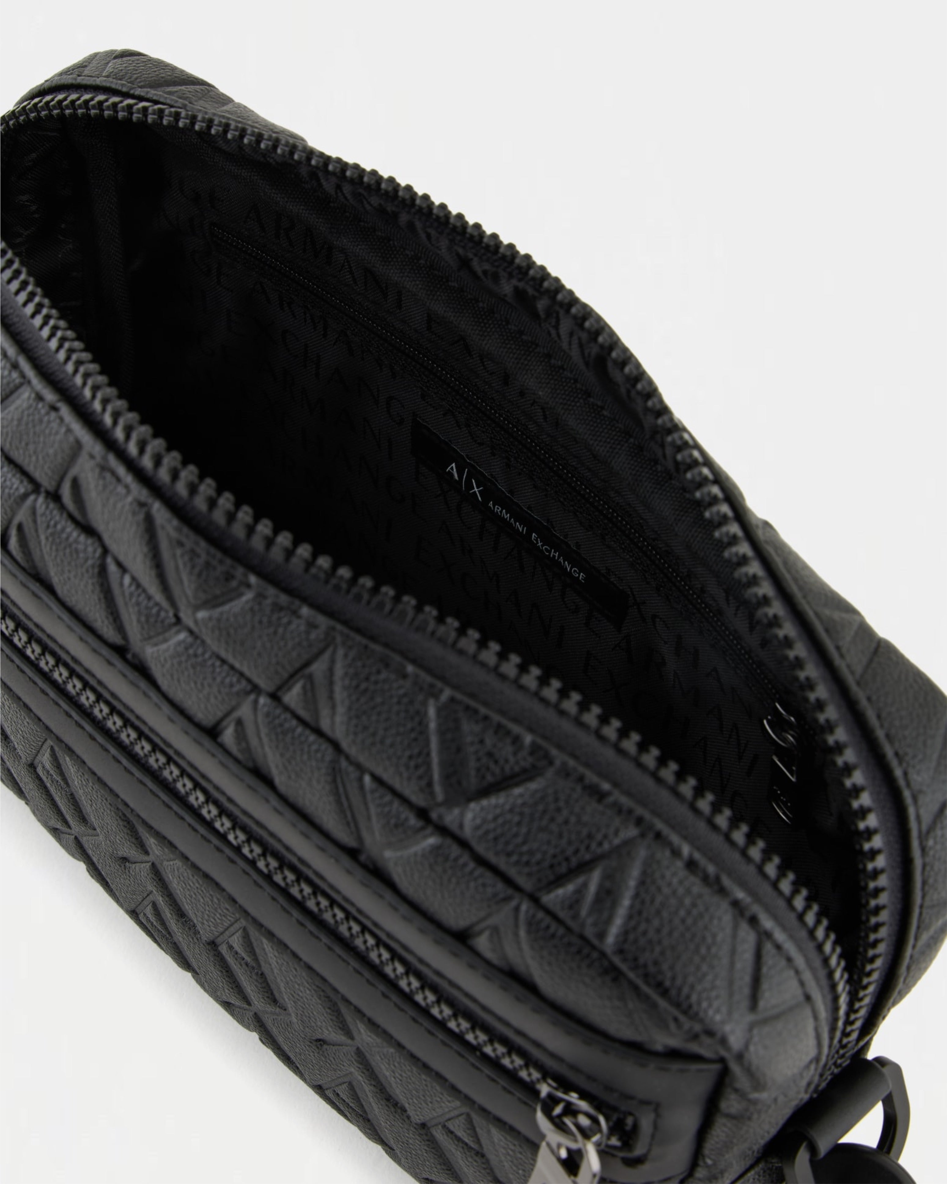 Мъжка клъч чанта в черно Men’s clutch bag Armani Exchange XM001272 AF12133 Black