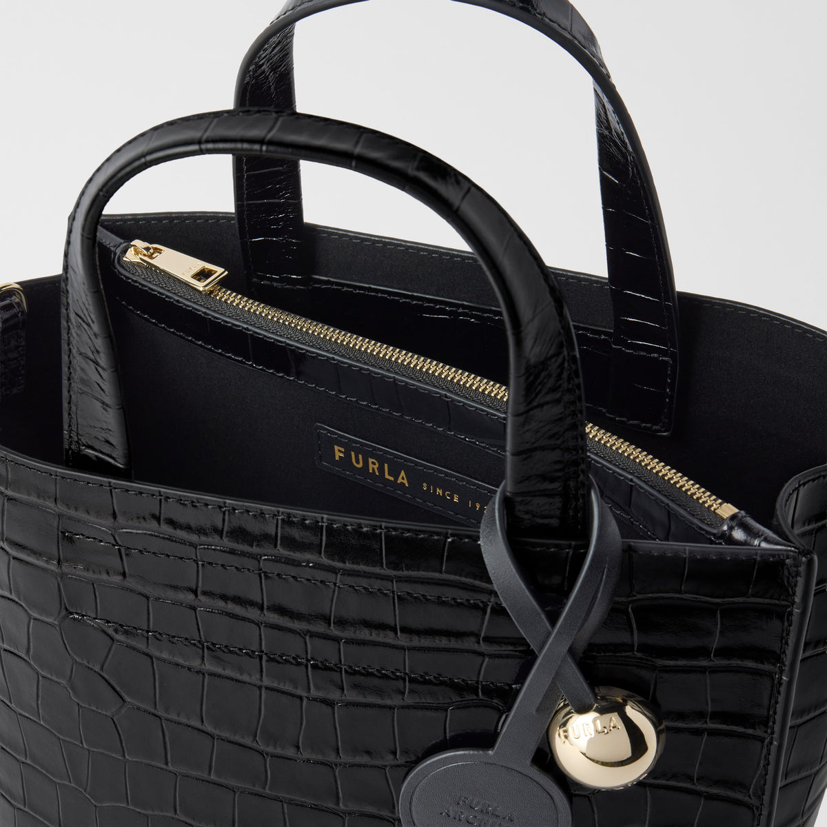 Furla Divide It Tote S Women Bag
WB02123_BX4255_1007_O6000 Black close up view